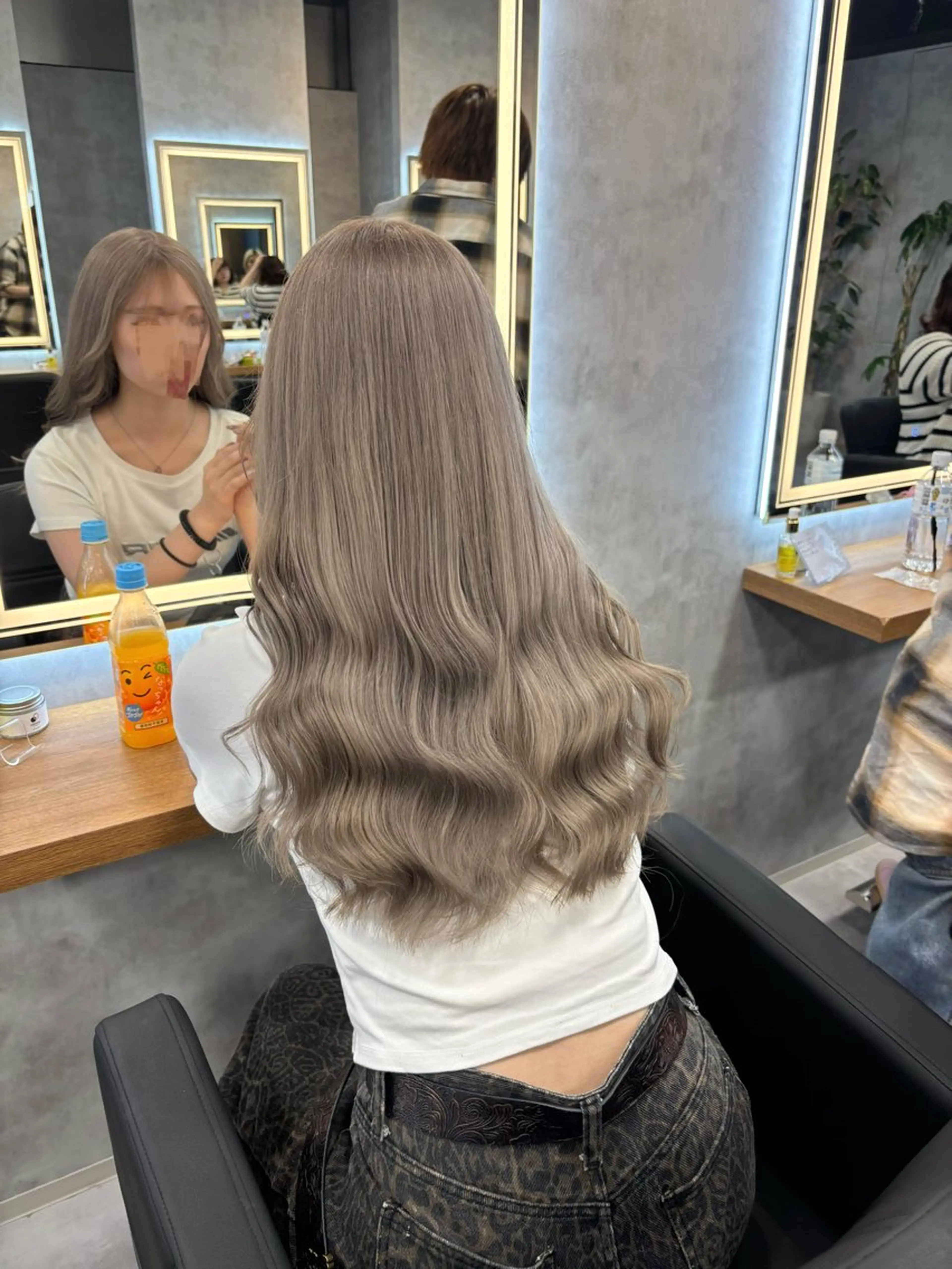 ロング カラー パーマ ヘアアレンジ 透明感ブリーチカラー 🌈TOMOHIROのヘアスタイル