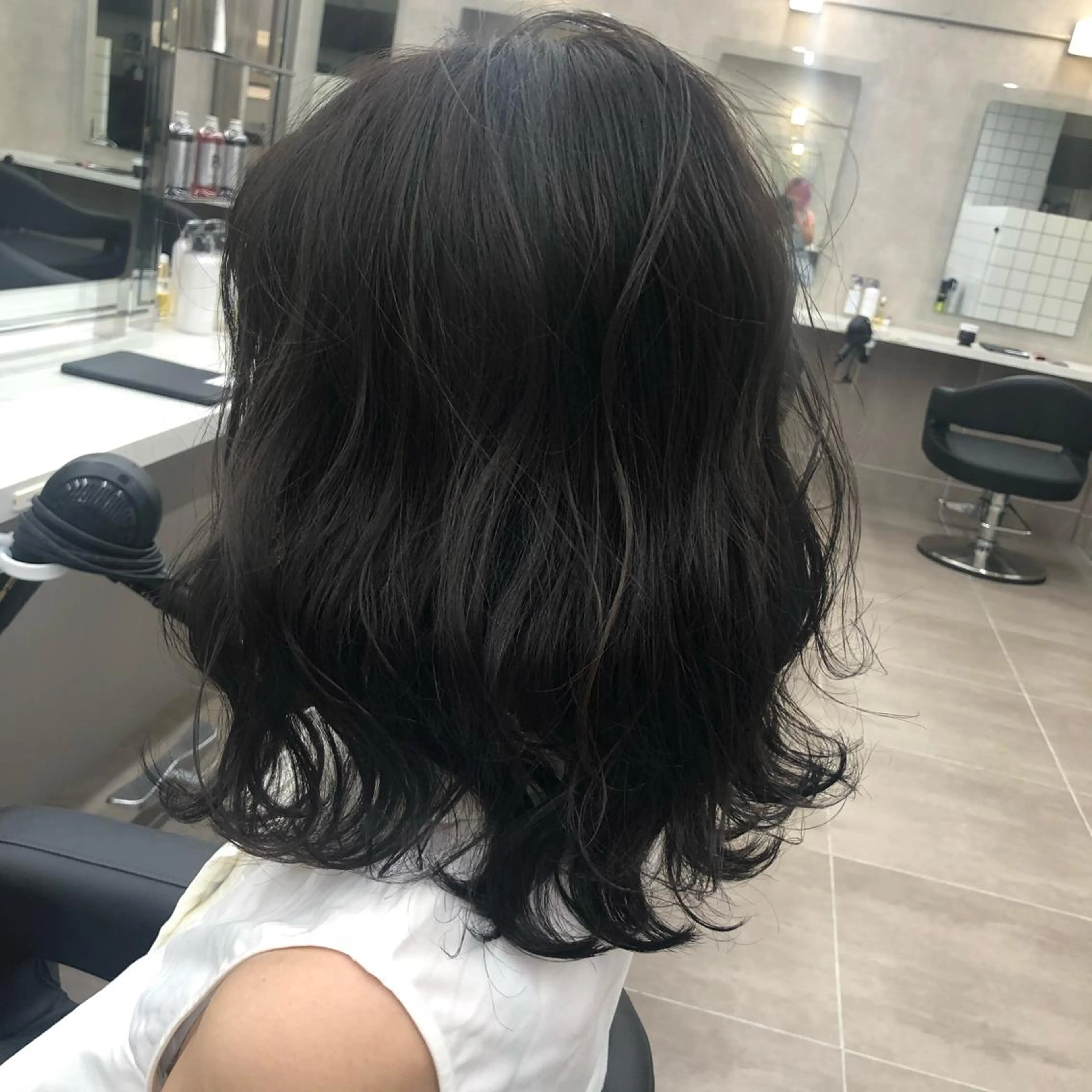 ミディアム カラー ヘアアレンジ ダークグレー ダークグレージュ グレージュ 美髪矯正/透明感カラ ー🫧YUUKI🫧のヘアスタイル
