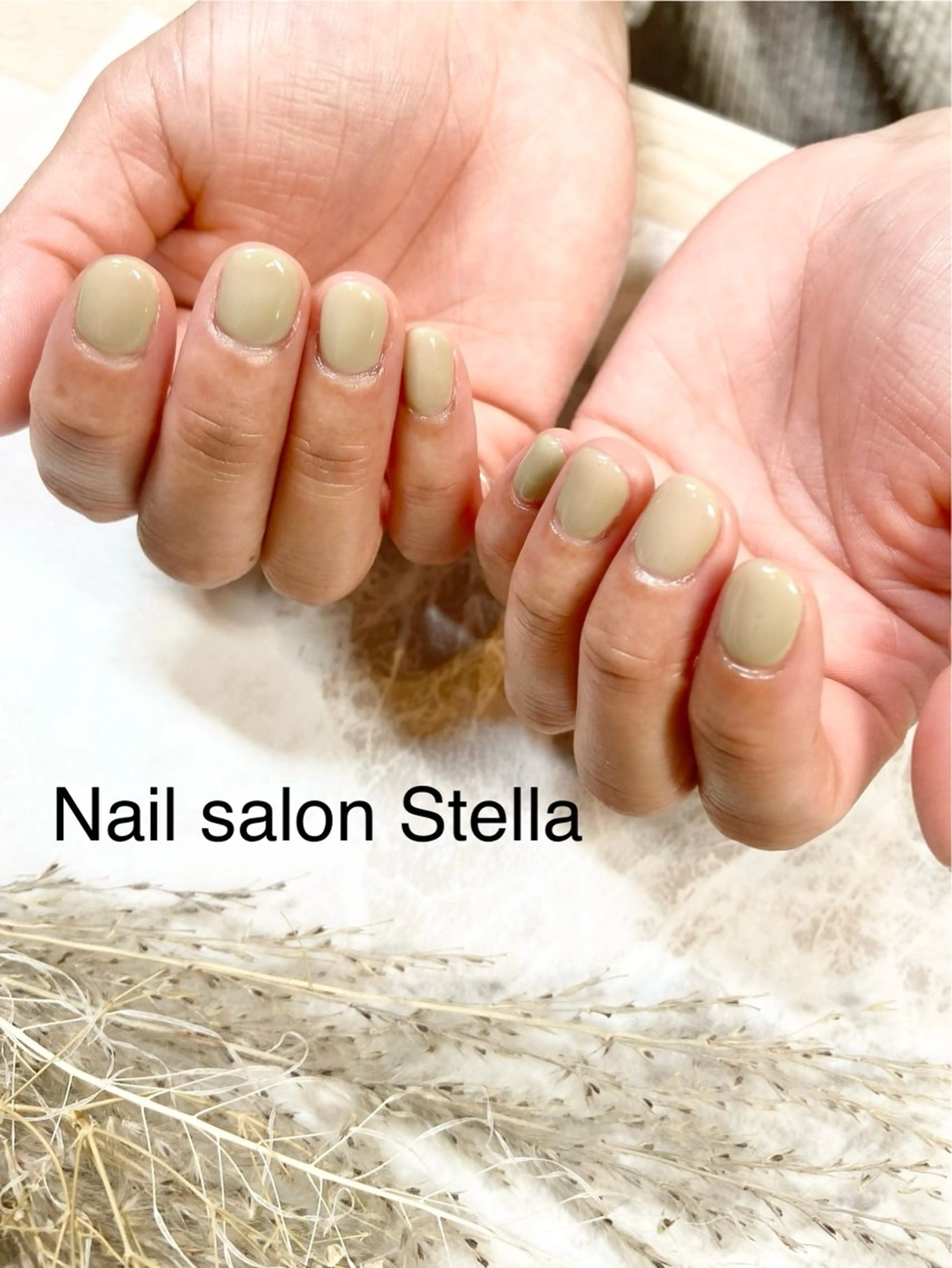 ネイル グリーン ワンカラーネイル ハンドネイル ネイルサロン ステラのネイルデザイン