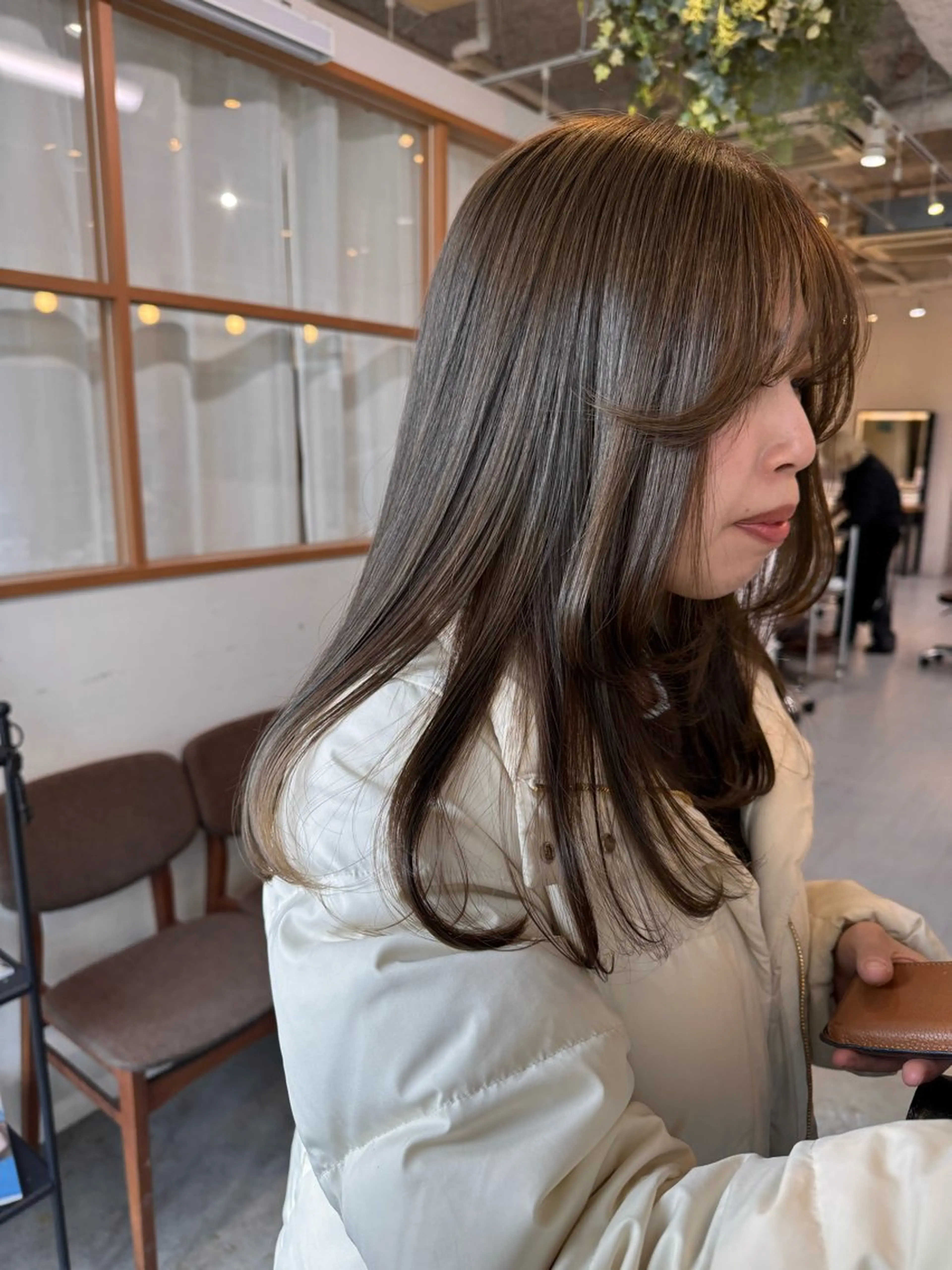 カラー ベージュカラー 透明感カラー オリーブベージュ ウラベヨシカ 似合わせカットカラーのヘアスタイル