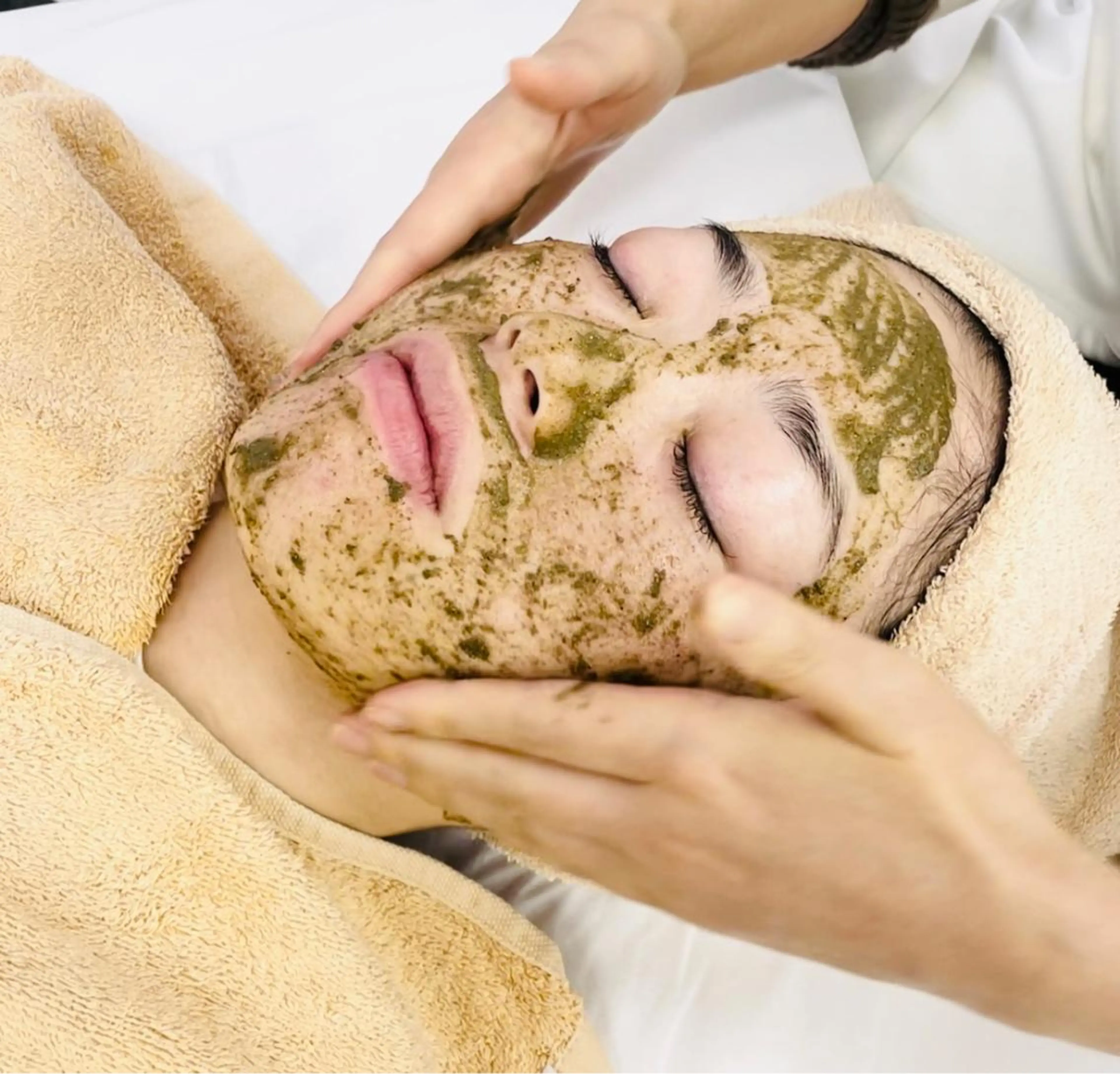 1ヶ月後も半分残る 高持続LEDエクステのマツエク・マツパデザイン