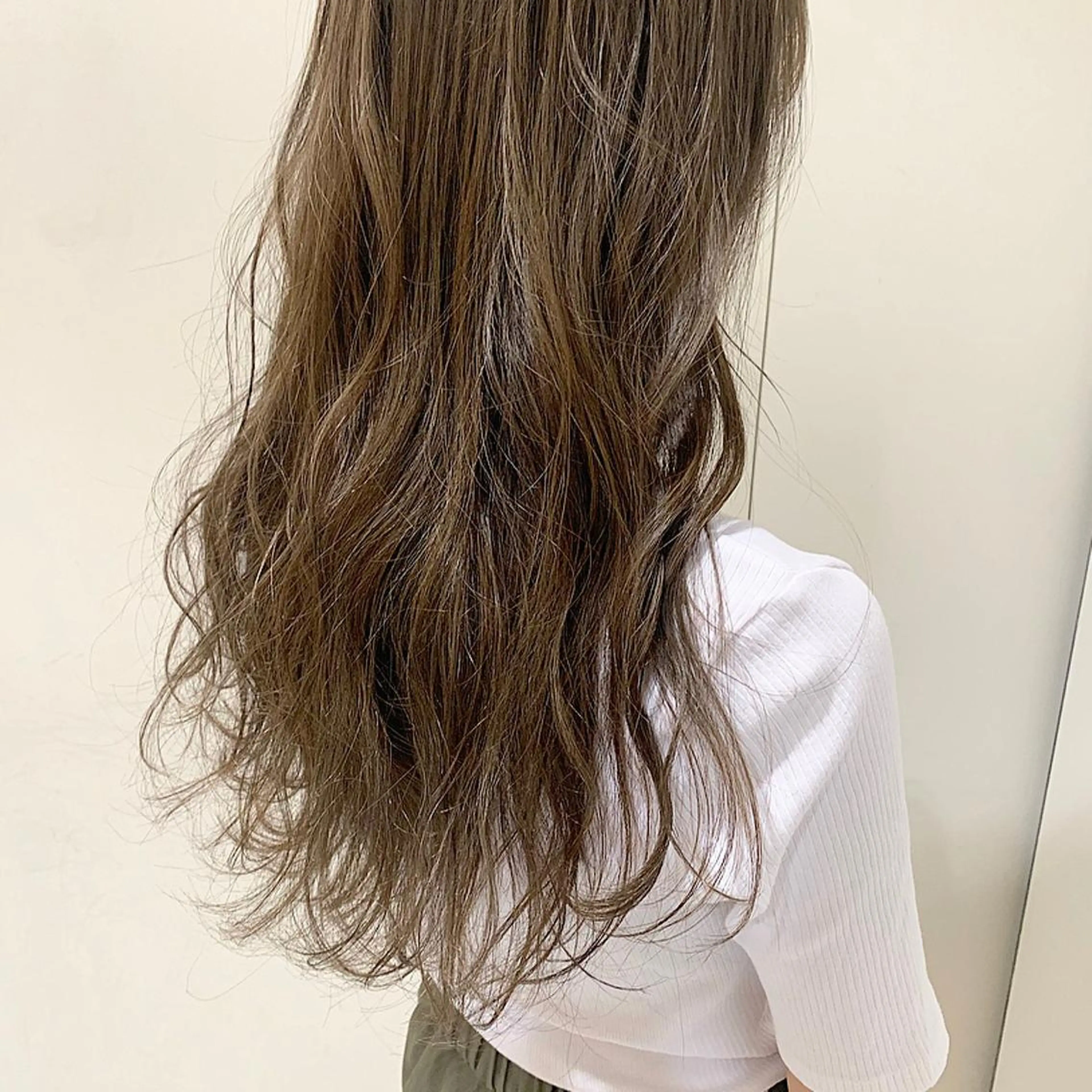 カラー 山口 莉奈のヘアスタイル