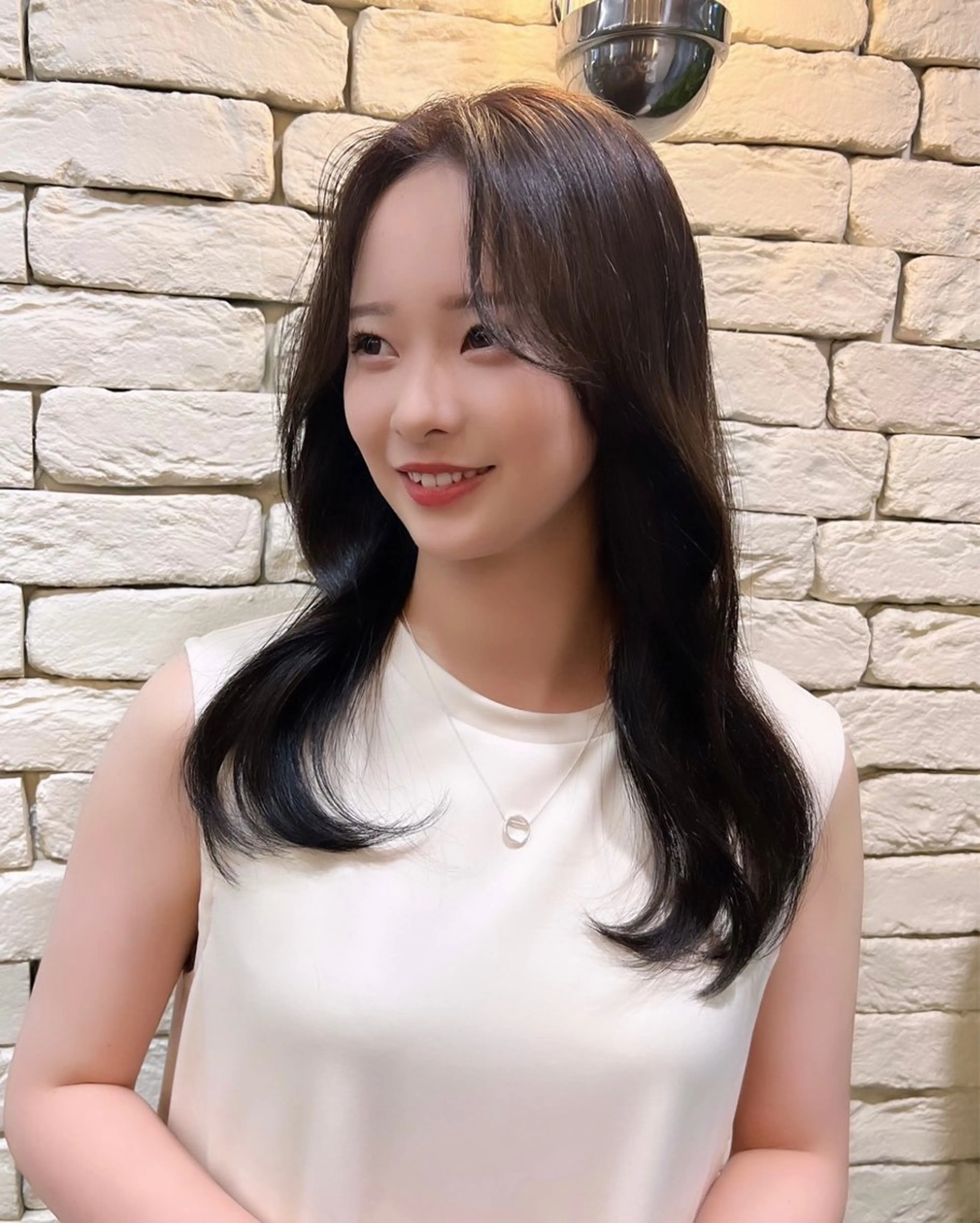 ロング カラー グレージュ オリーブグレージュ オリーブグレー 顔まわりレイヤー 韓国風ヘア 🌟小顔レイヤー× 赤み消し透明感カラーのヘアスタイル