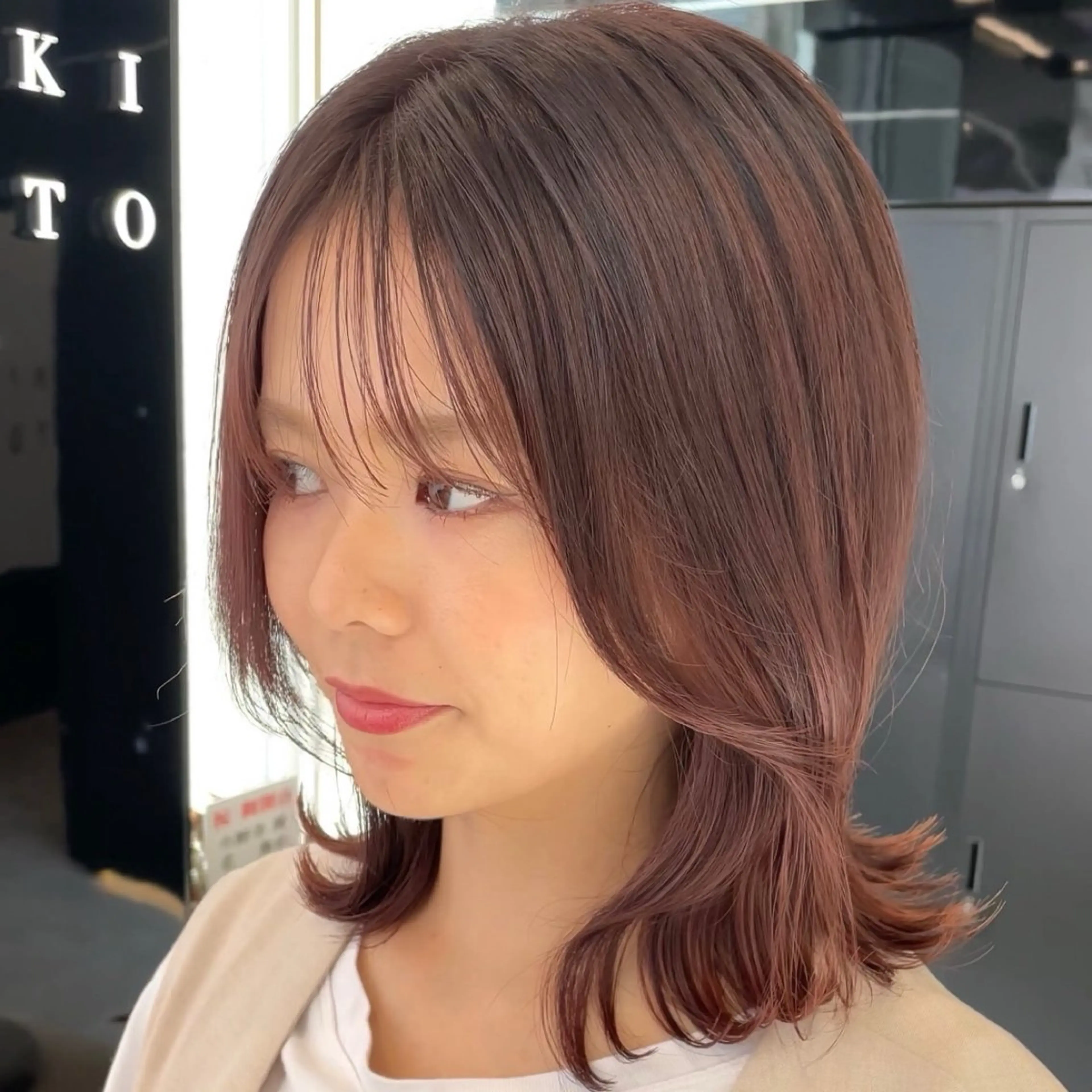 ミディアム カラー ブラウンカラー ピンクカラー ピンクブラウン 顔周りカット 新宿/顔周りカット/ レイヤー/がっきーのヘアスタイル