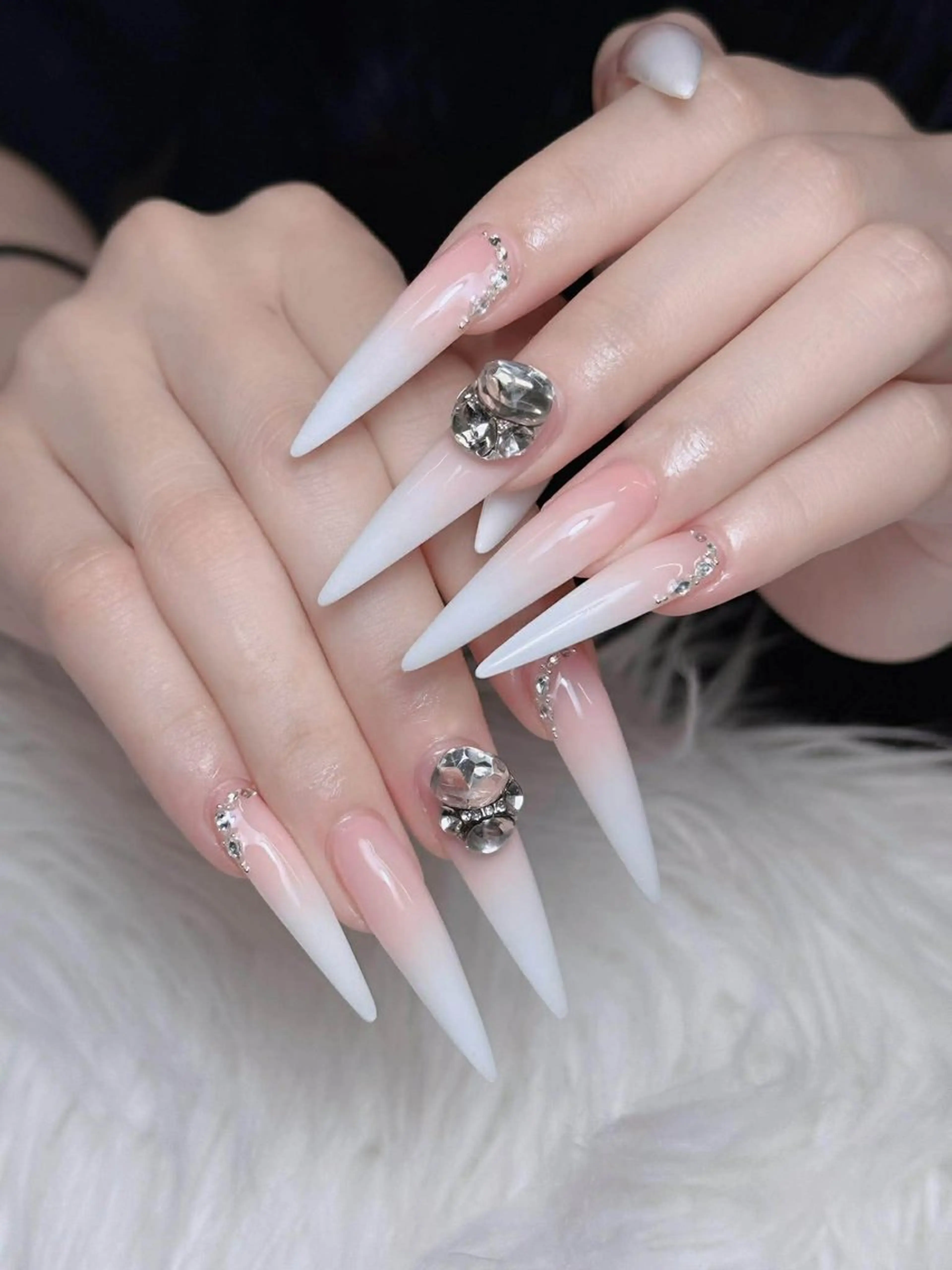 ネイル オーロラネイル チークネイル 長さ出し フレンチネイル 韓国ネイル ハンドネイル ハンドケア Lumi Shinokuboのネイルデザイン