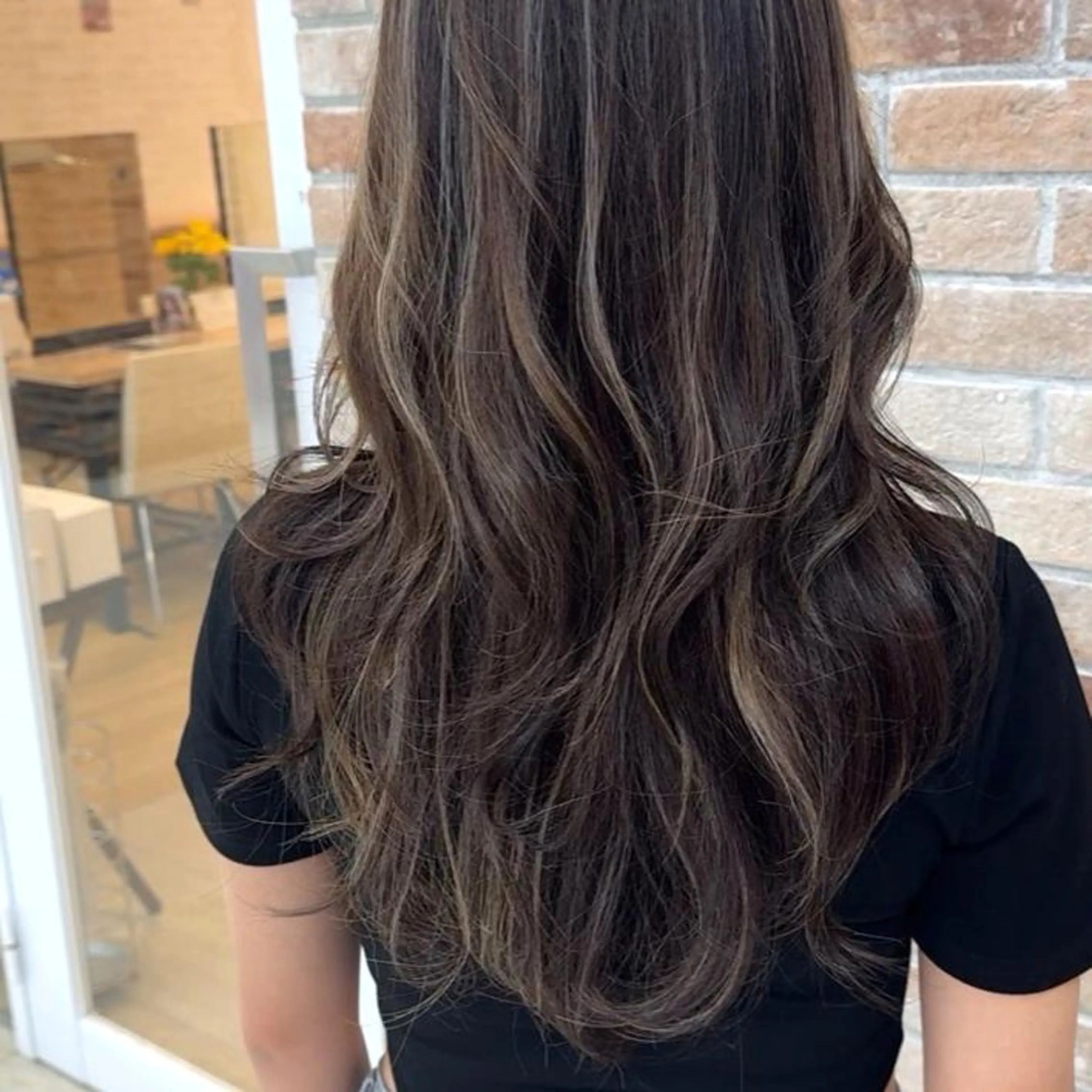 ロング カラー 湯浅 了一のヘアスタイル