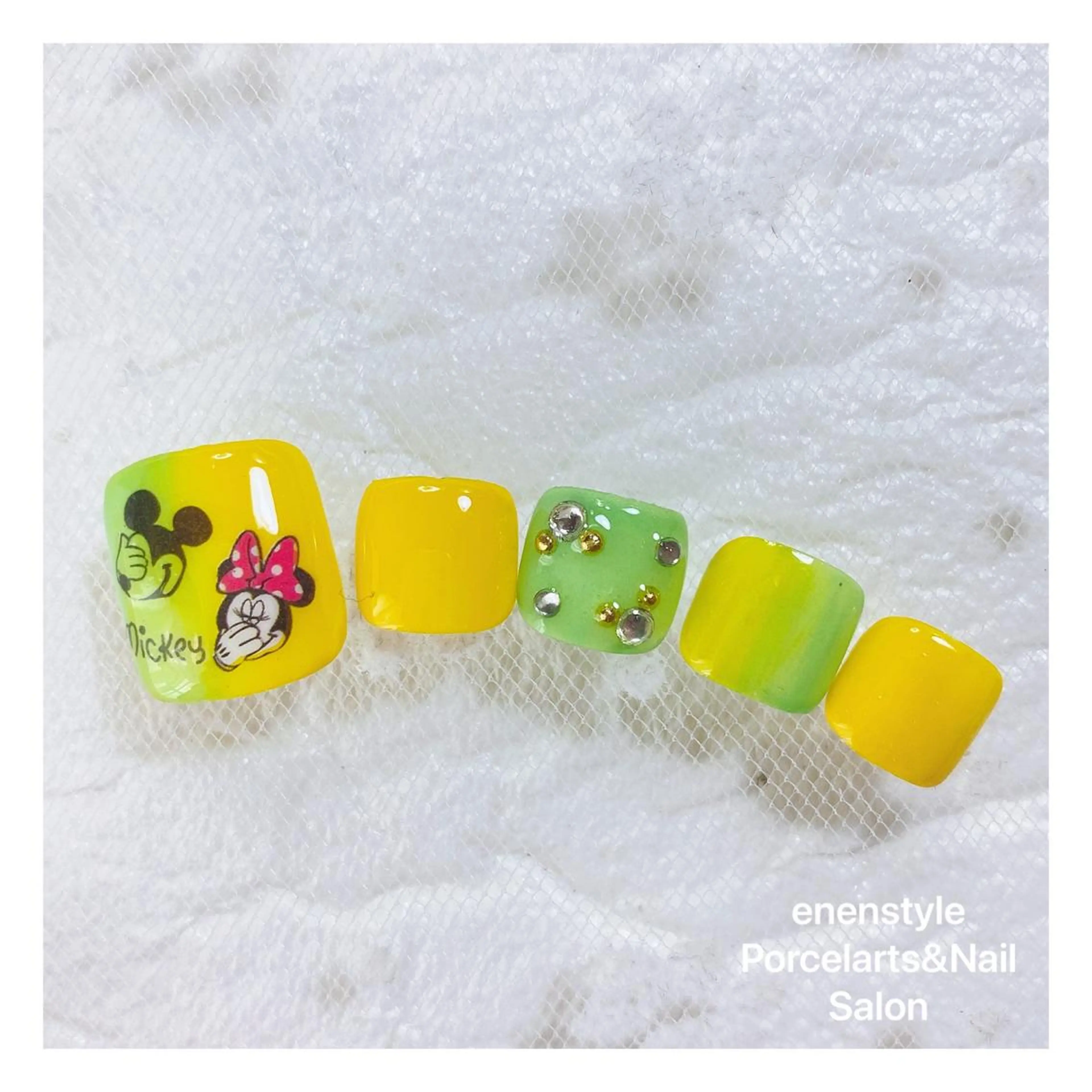 ミディアム ネイル ハンドネイル フットネイル 👑enen style👑のネイルデザイン