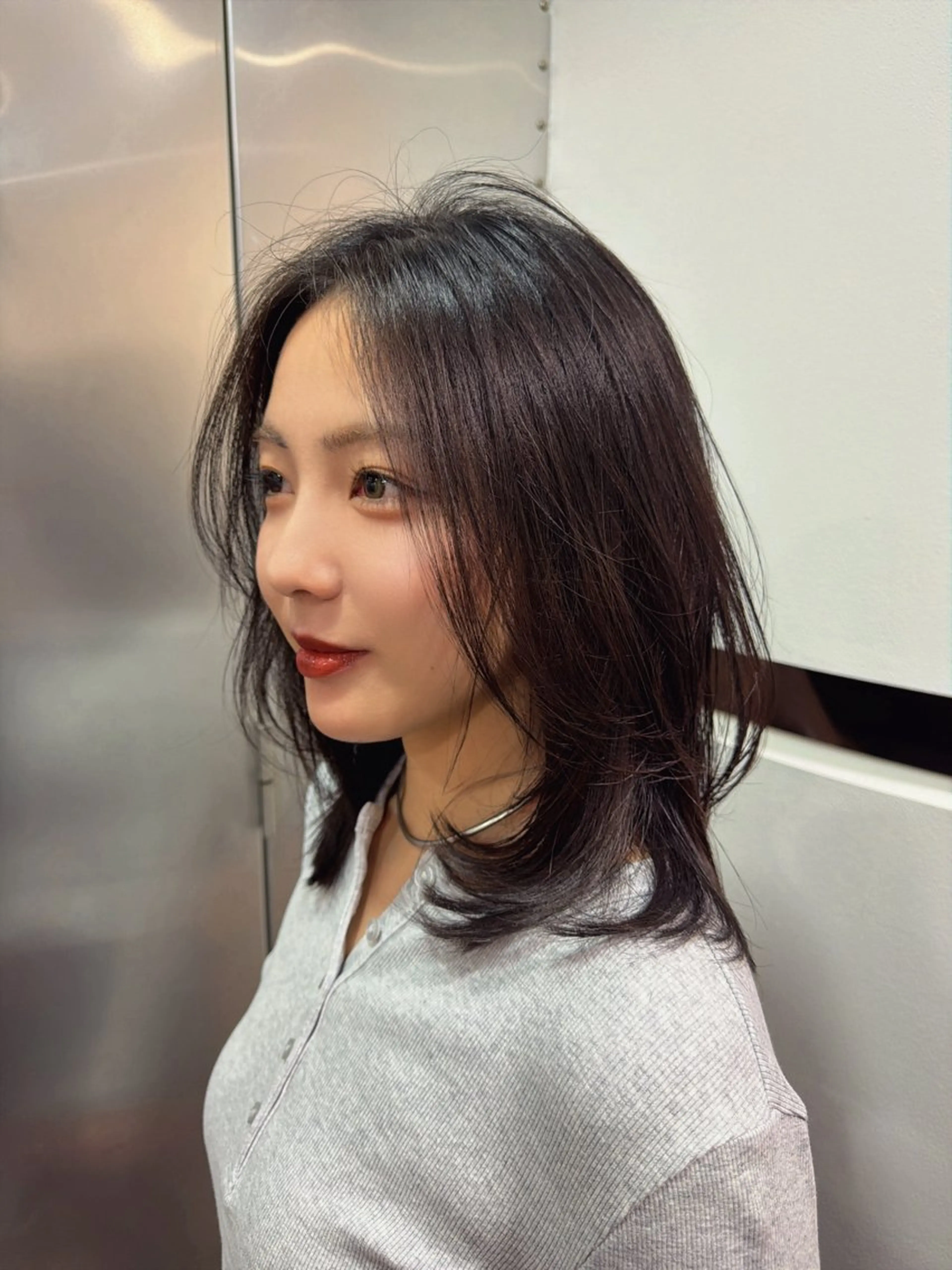 ミディアム レイヤーカット カット｜ハイトーン｜ Suzukaのヘアスタイル