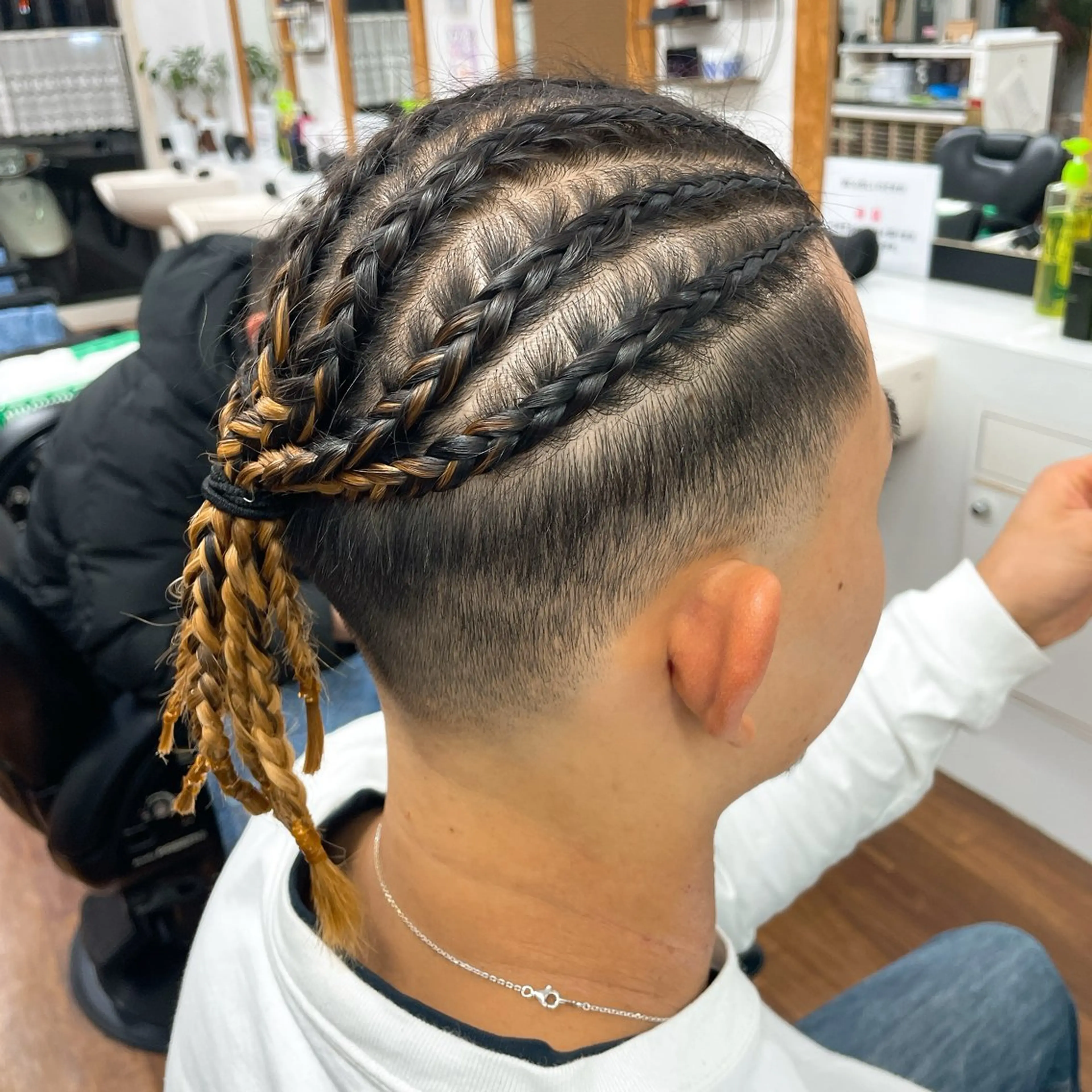 ⛓コーンロウ⛓【５​〜​１０本のメニュー】⚠️本数によりお値段・時間に変動あり。１本￥７００⚠️の写真