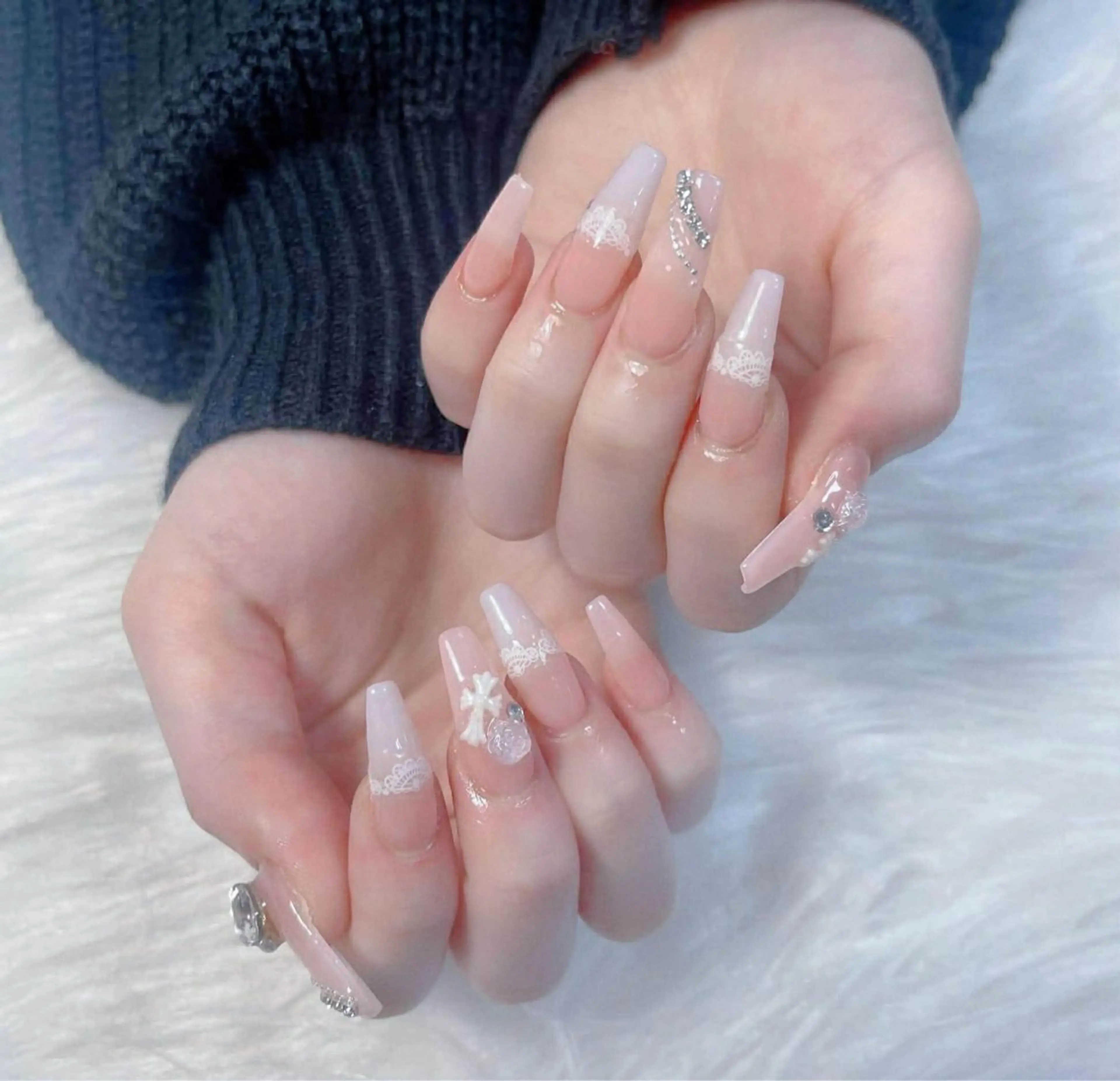 ネイル 長さ出し フレンチネイル グラデーション キラキラネイル 韓国ネイル ハンドネイル Hana Nail Salonのネイルデザイン