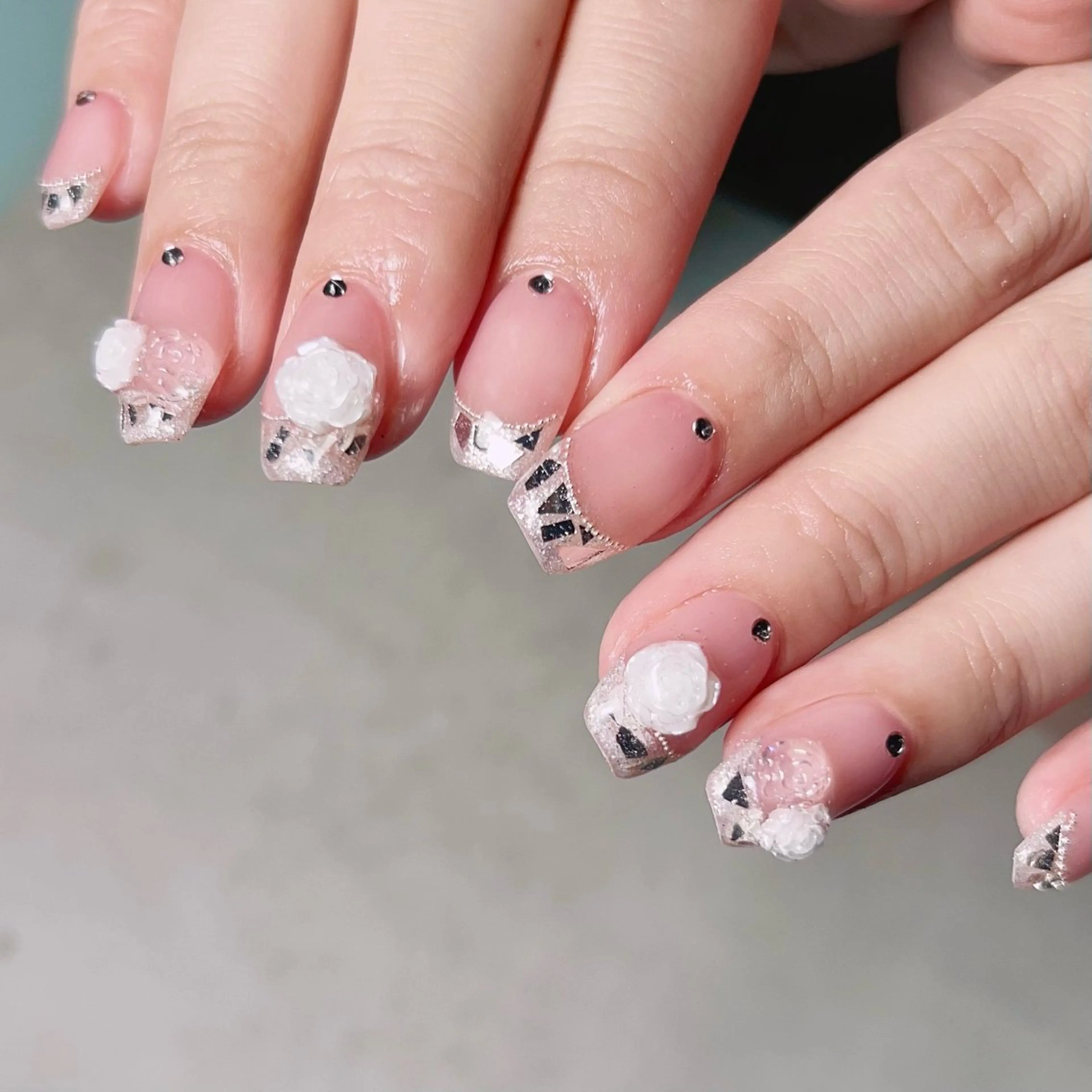 ネイル フレンチネイル ガラスフレンチ ハンドネイル muum_nail 新宿2分 三丁目1分のネイルデザイン