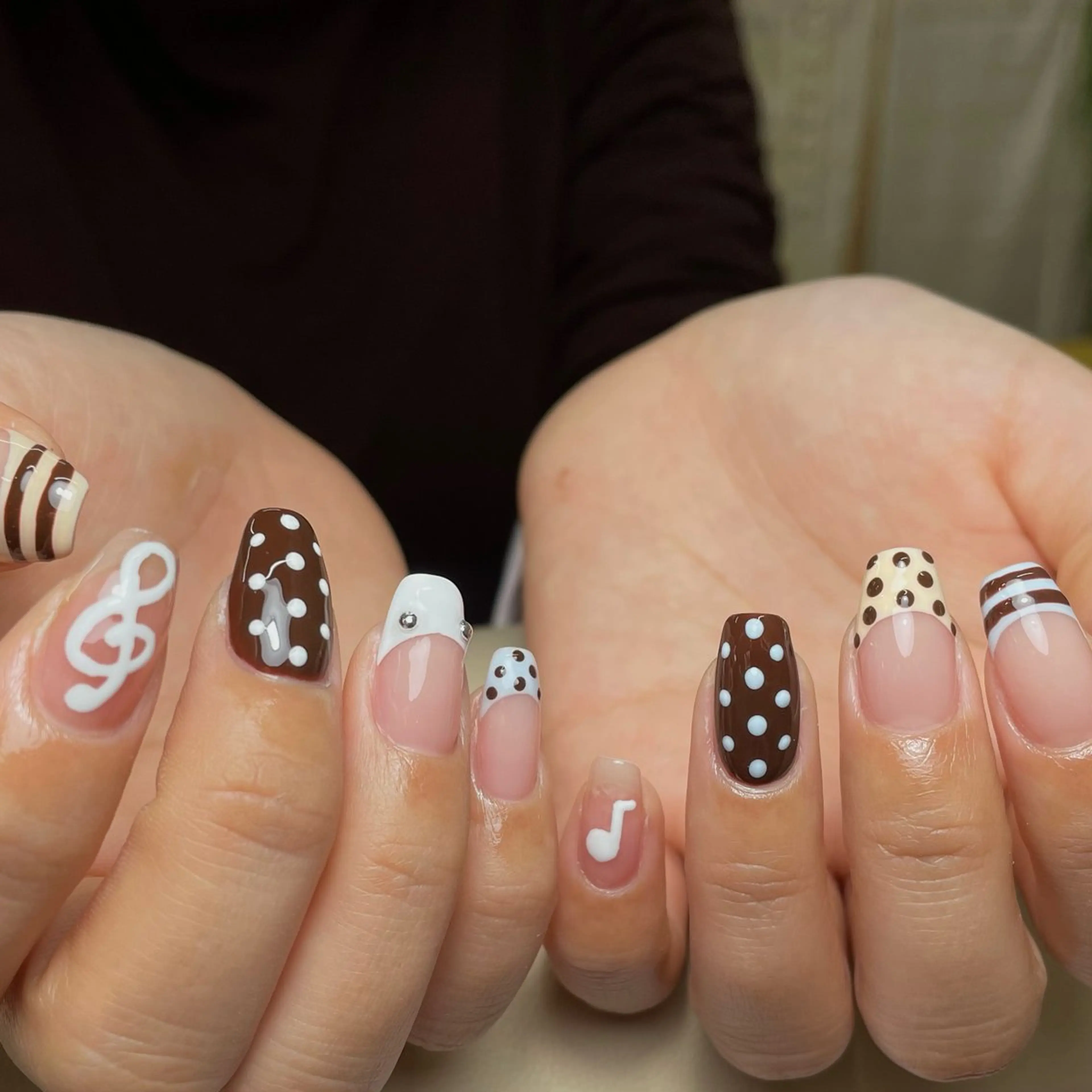 ネイル チークネイル ガーリー グラデーション 韓国ネイル ラメ(グリッター) ハンドネイル 成塚 雅香のネイルデザイン