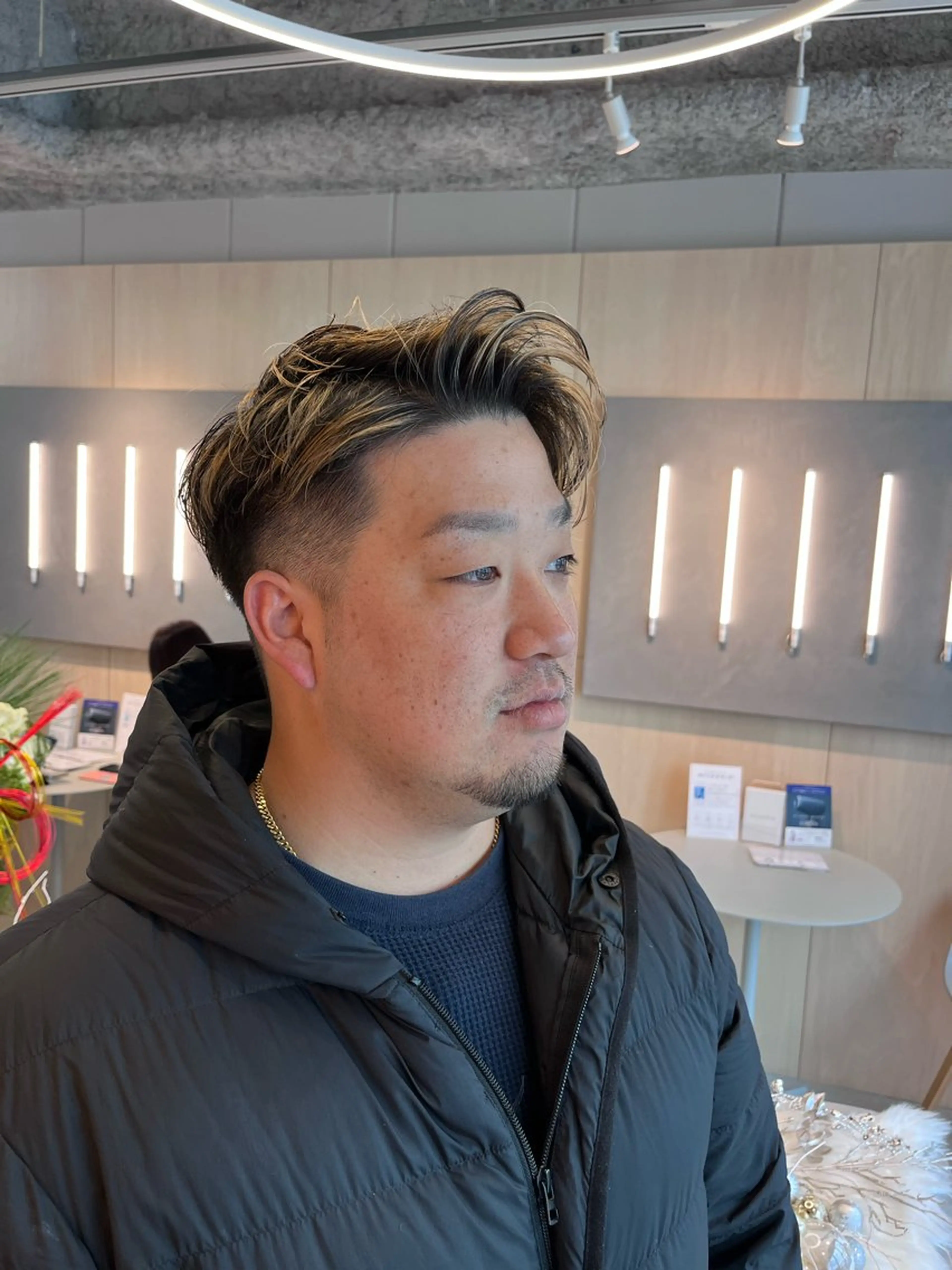 メンズ アップバング メンズハイライト 刈り上げ カット 恒松 大毅のヘアスタイル
