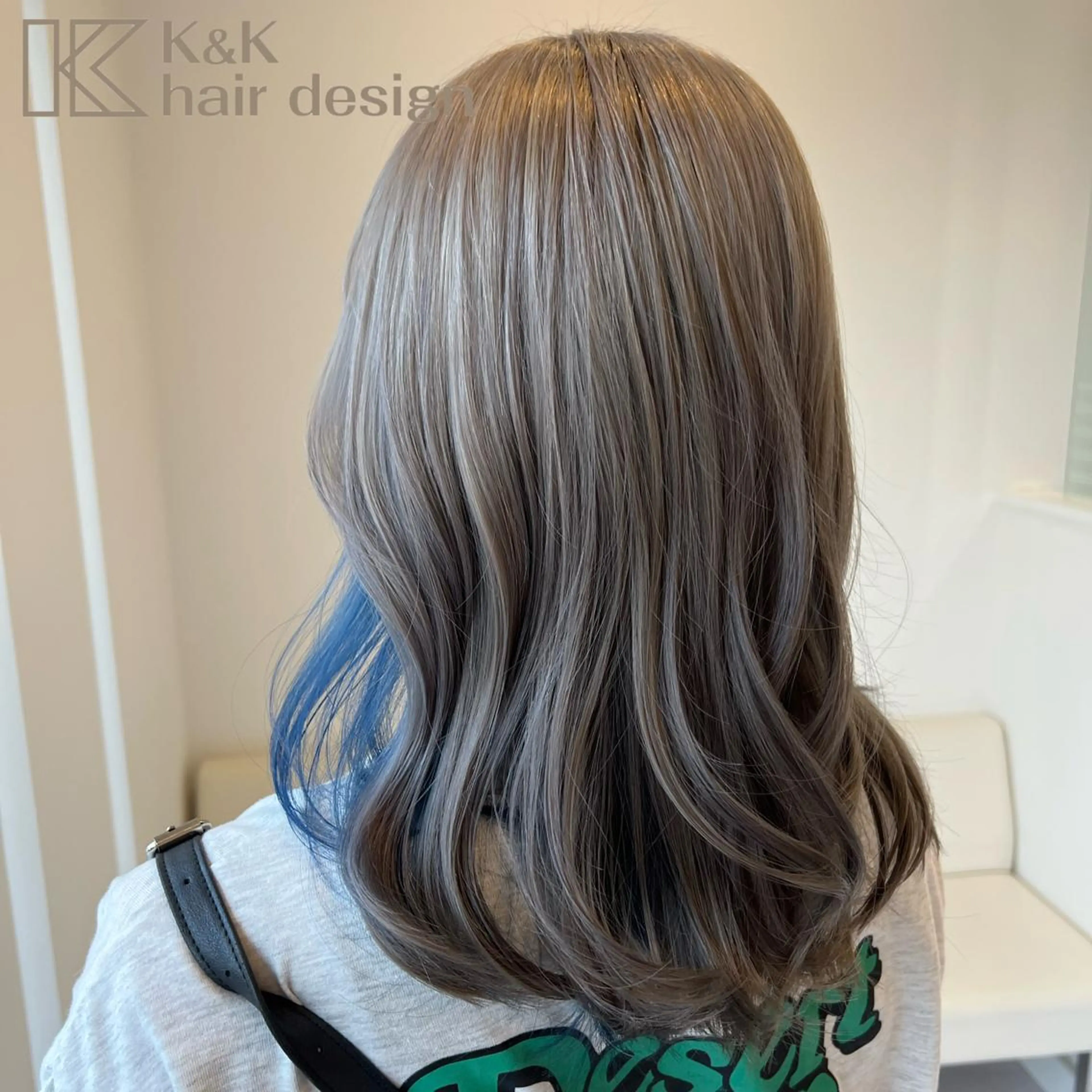 ロング ヘアカラー 下岡 奈津美のヘアスタイル