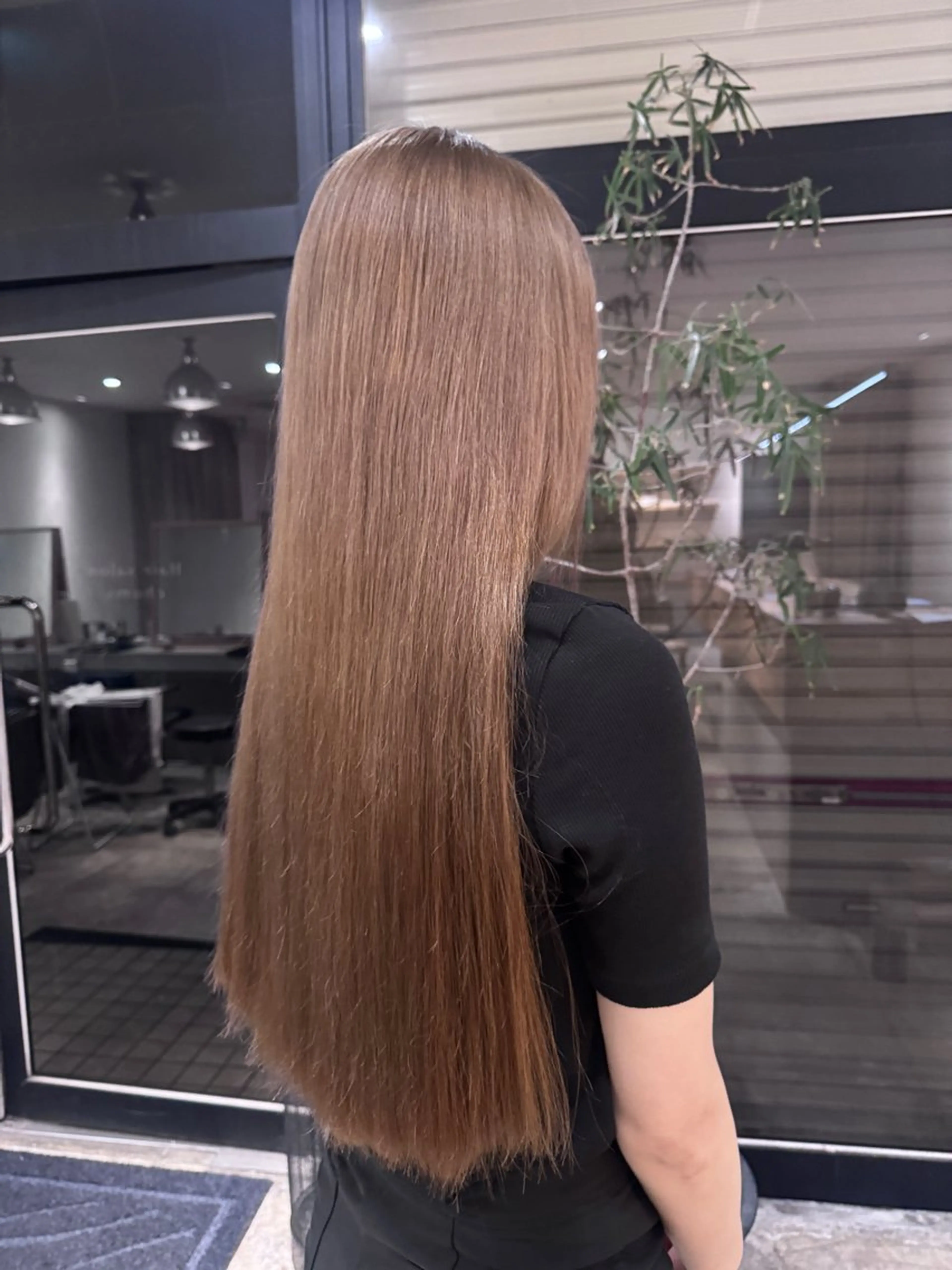 ロング カラー ベージュカラー ブリーチ ミルクティーベージュ NAVY miyoshiのヘアスタイル