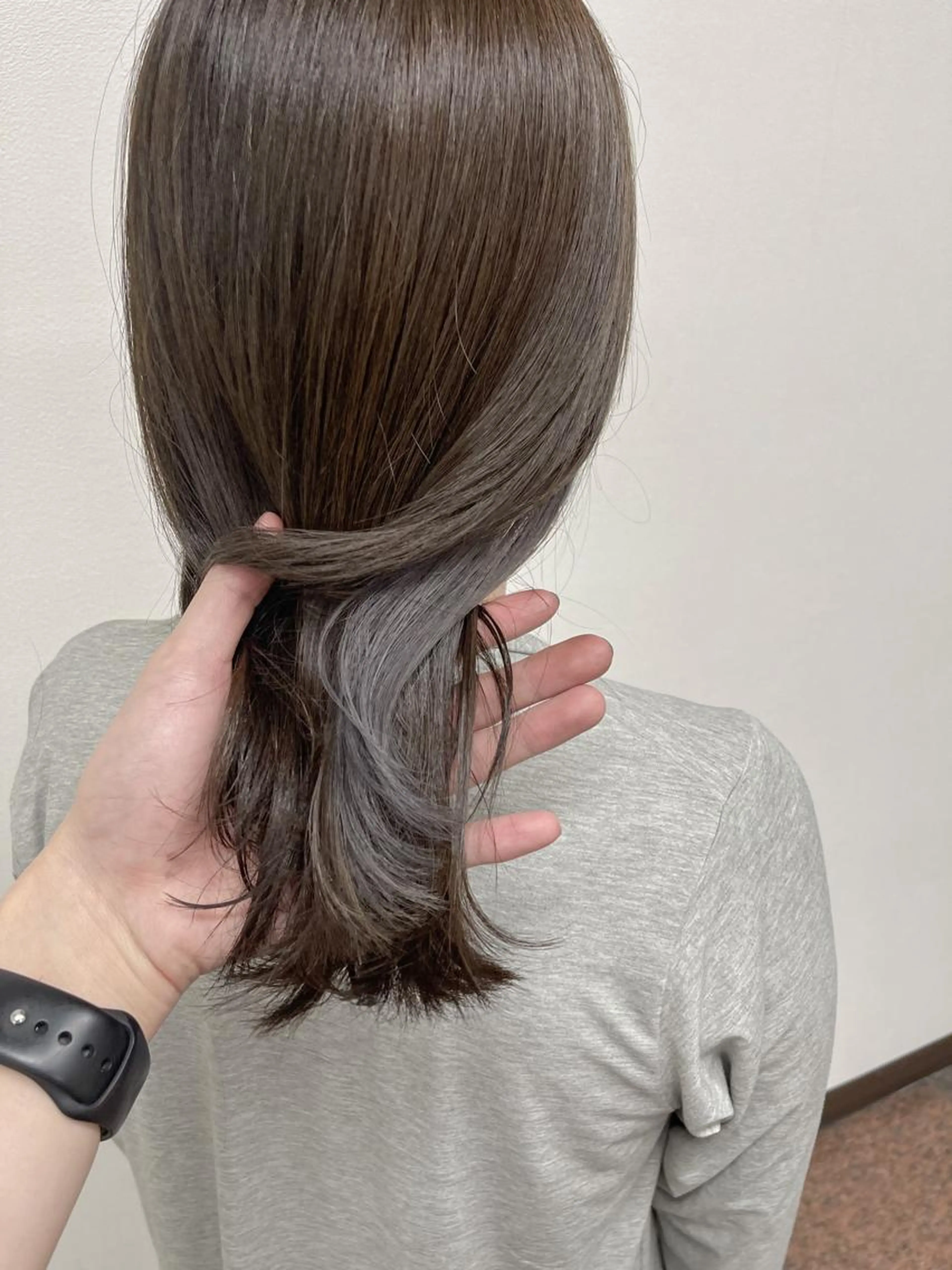 カット＋イヤリングカラー(ブリーチ込)＋全体カラー＋トリートメントの写真