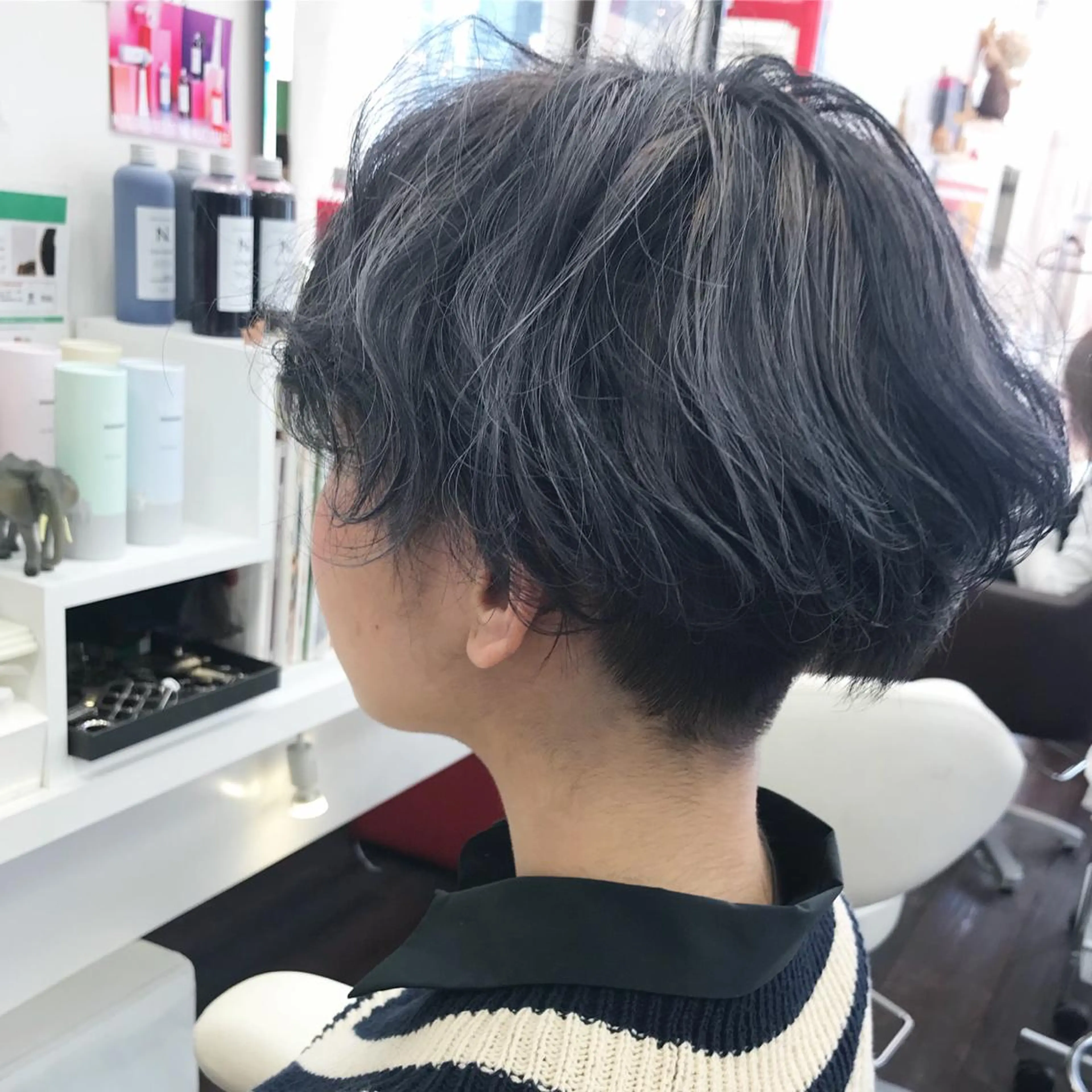 ショート カラー 岩谷/ブリーチ 🪽透明感カラーのヘアスタイル