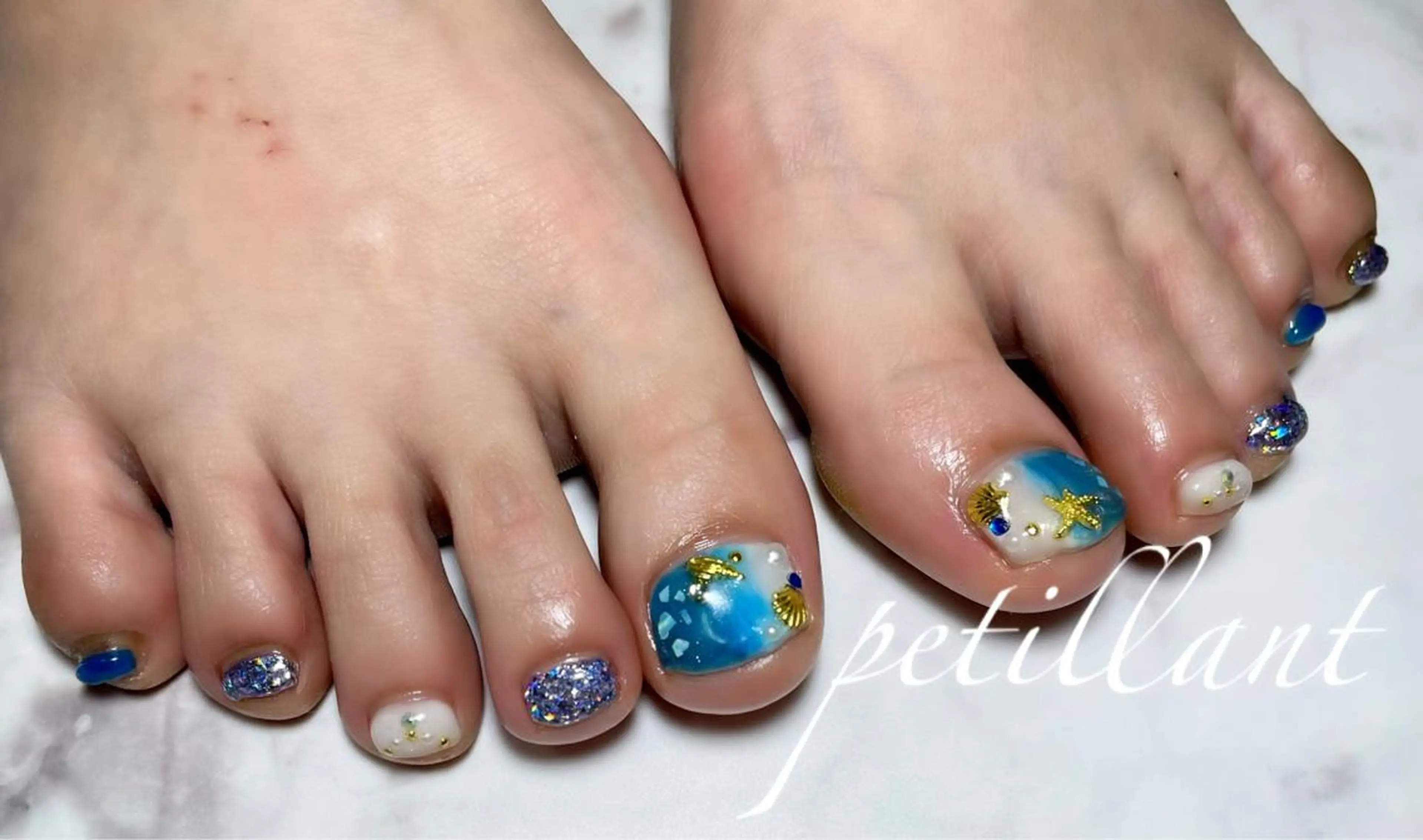 ネイル ブルー フットネイル nail salon petillantのネイルデザイン