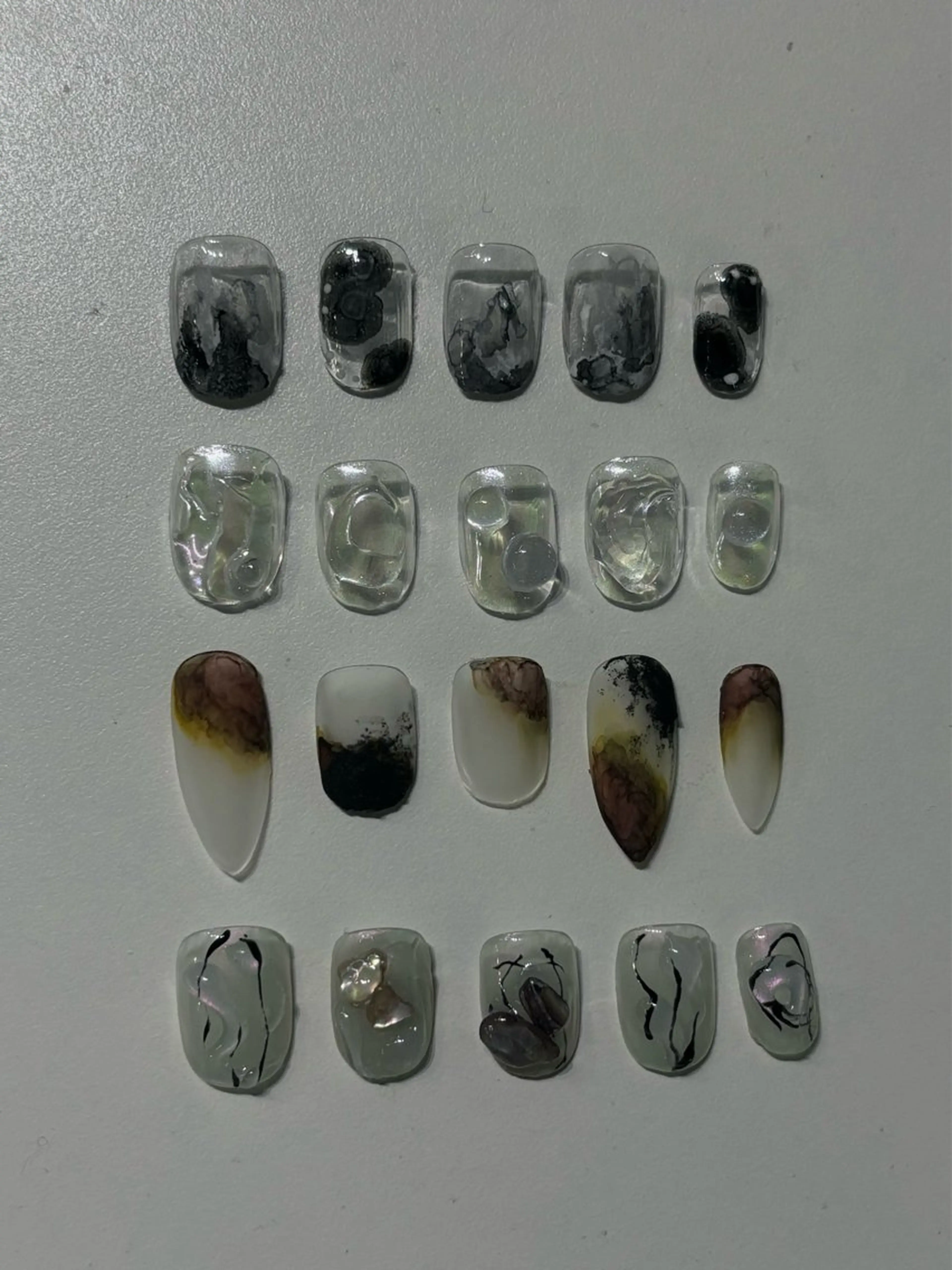 ネイル ハンドネイル LIL WHYのネイルデザイン