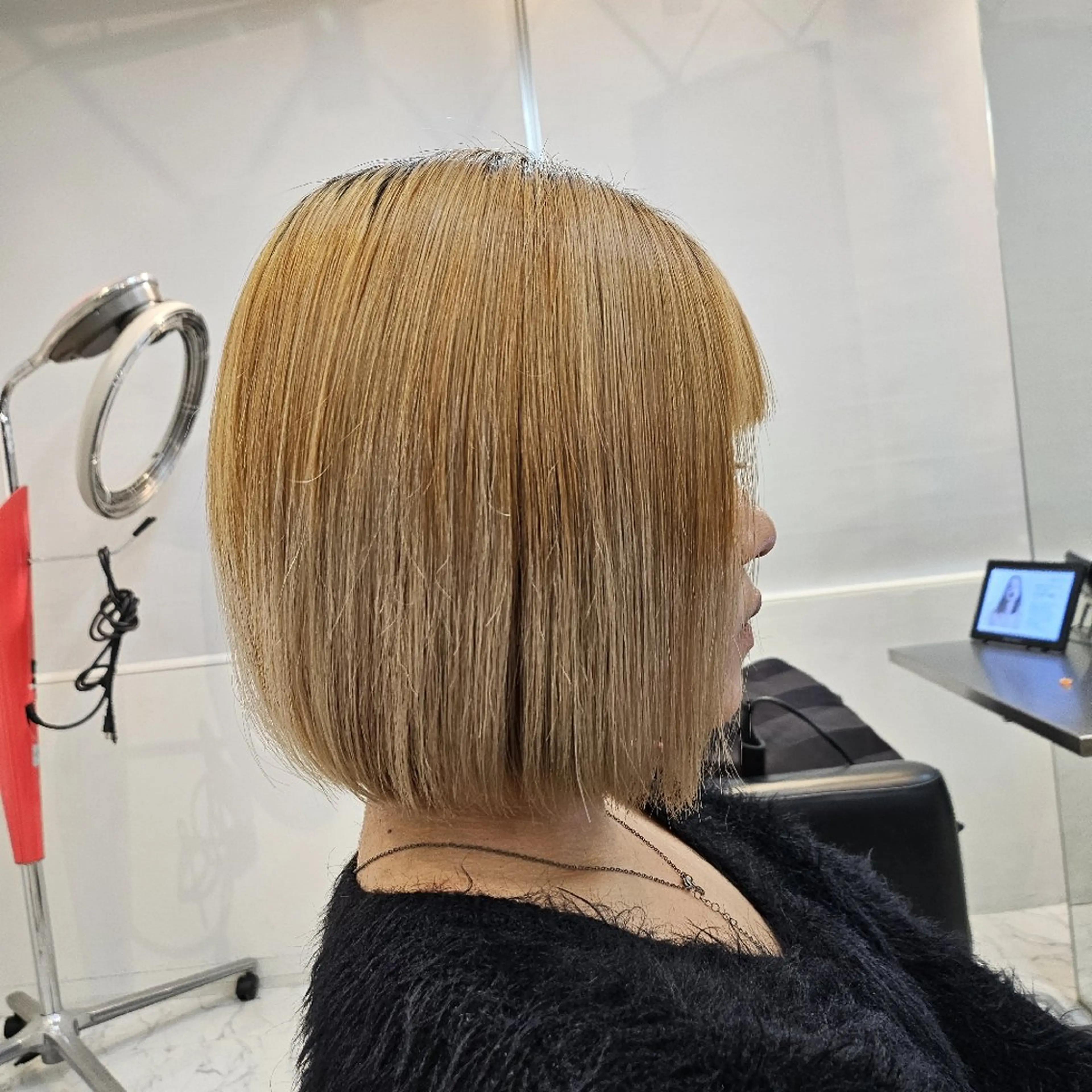 ミディアム 伊藤 翼のヘアスタイル