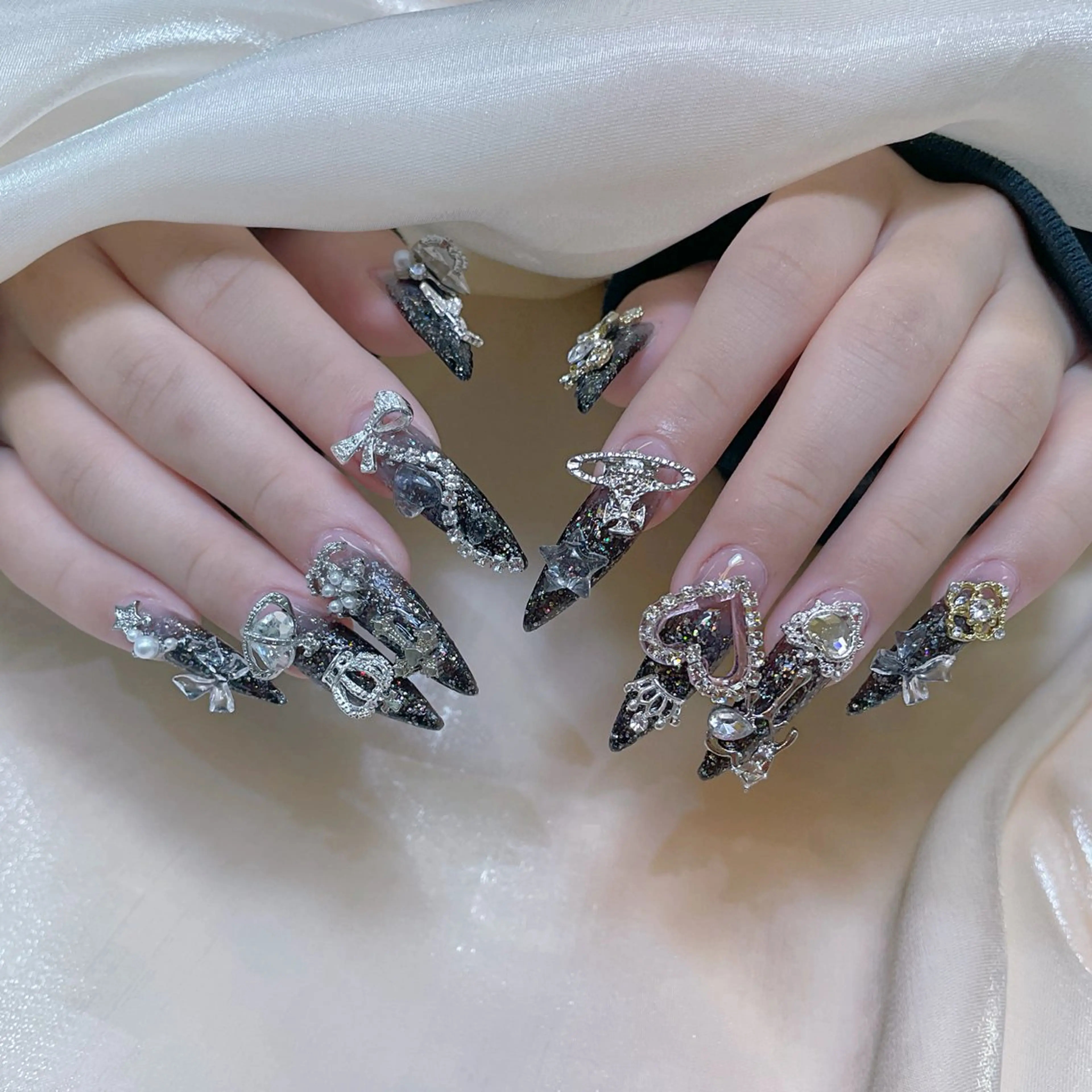 ネイル クリアネイル ロングネイル マグネットネイル 大理石ネイル(マーブル) 春ネイル ハンドネイル princess👑 木戸　唯のネイルデザイン