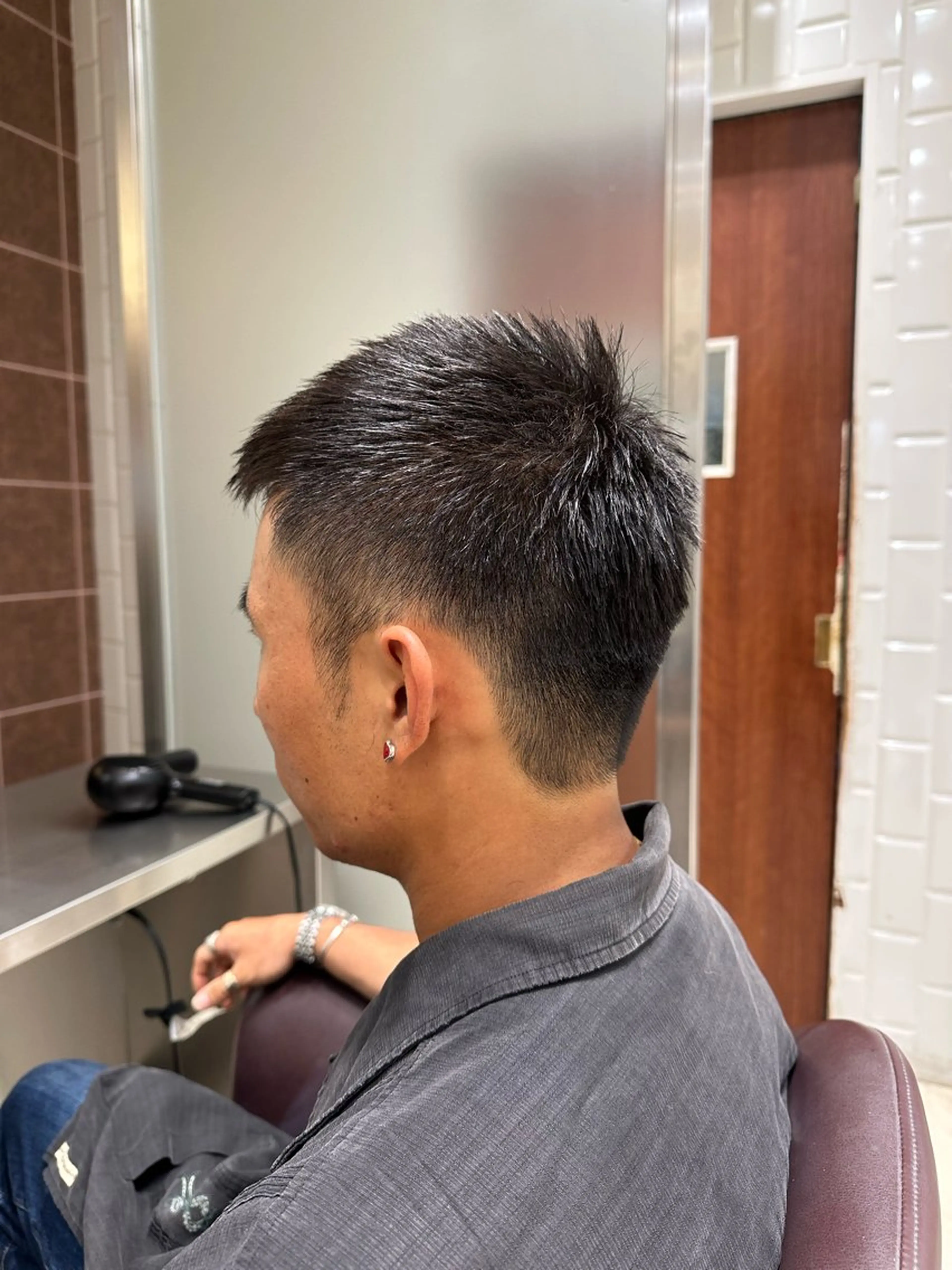 メンズ 岡 咲穂のヘアスタイル