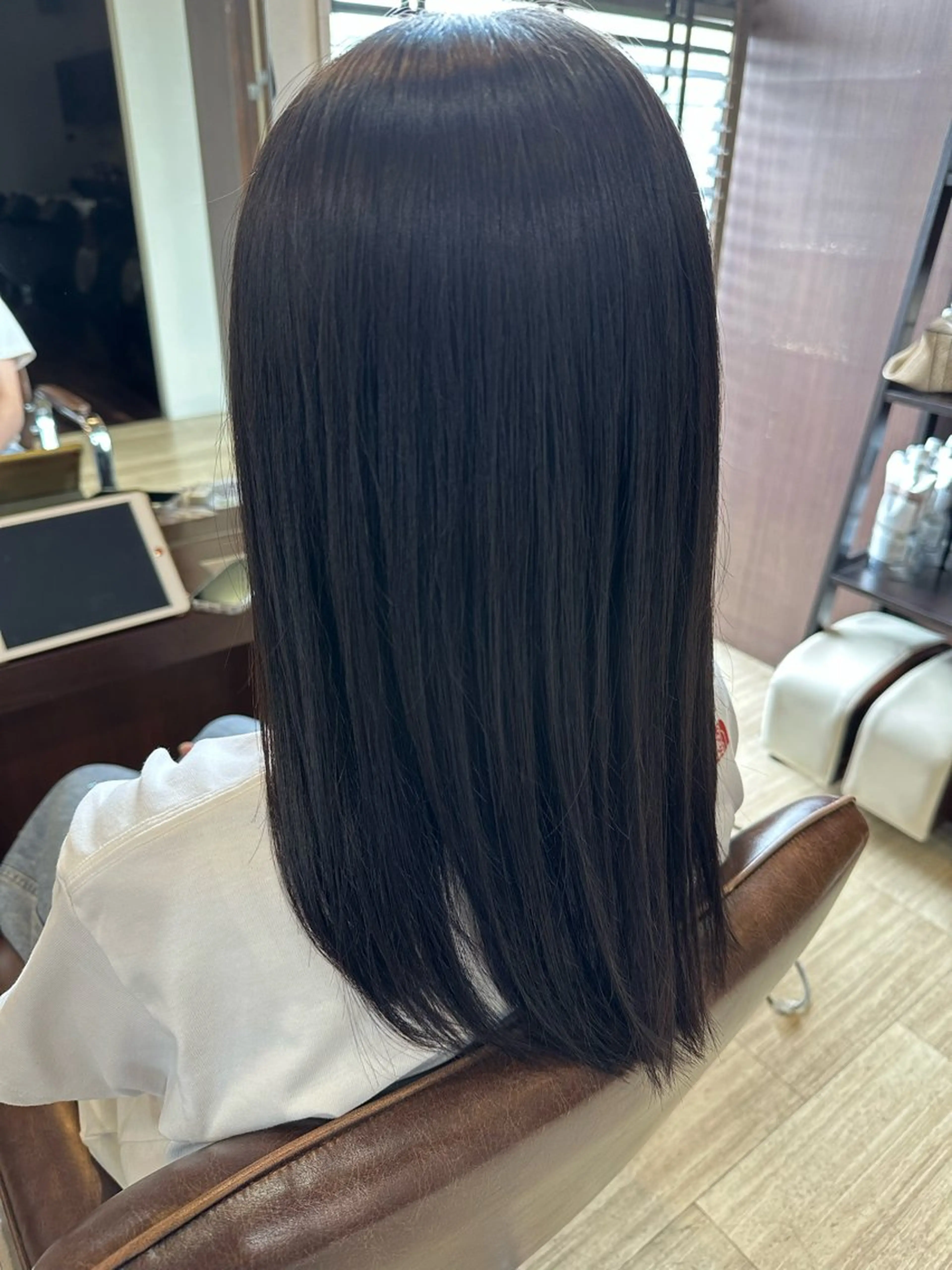 セミロング 岡嶋 菜々子のヘアスタイル