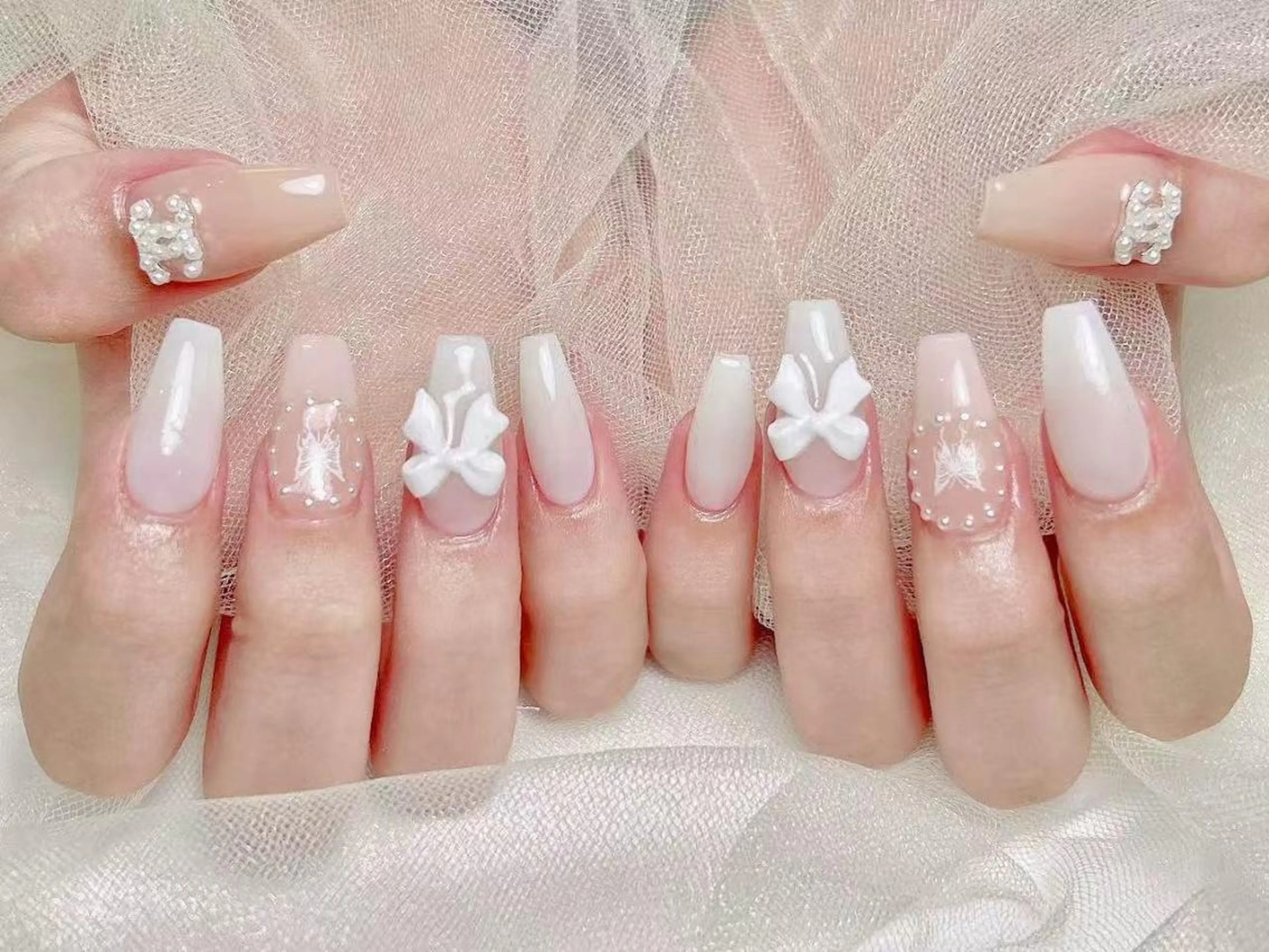 ネイル オーロラネイル チークネイル 長さ出し フットネイル フレンチネイル ハンドネイル ハンドケア Juna 💅のネイルデザイン