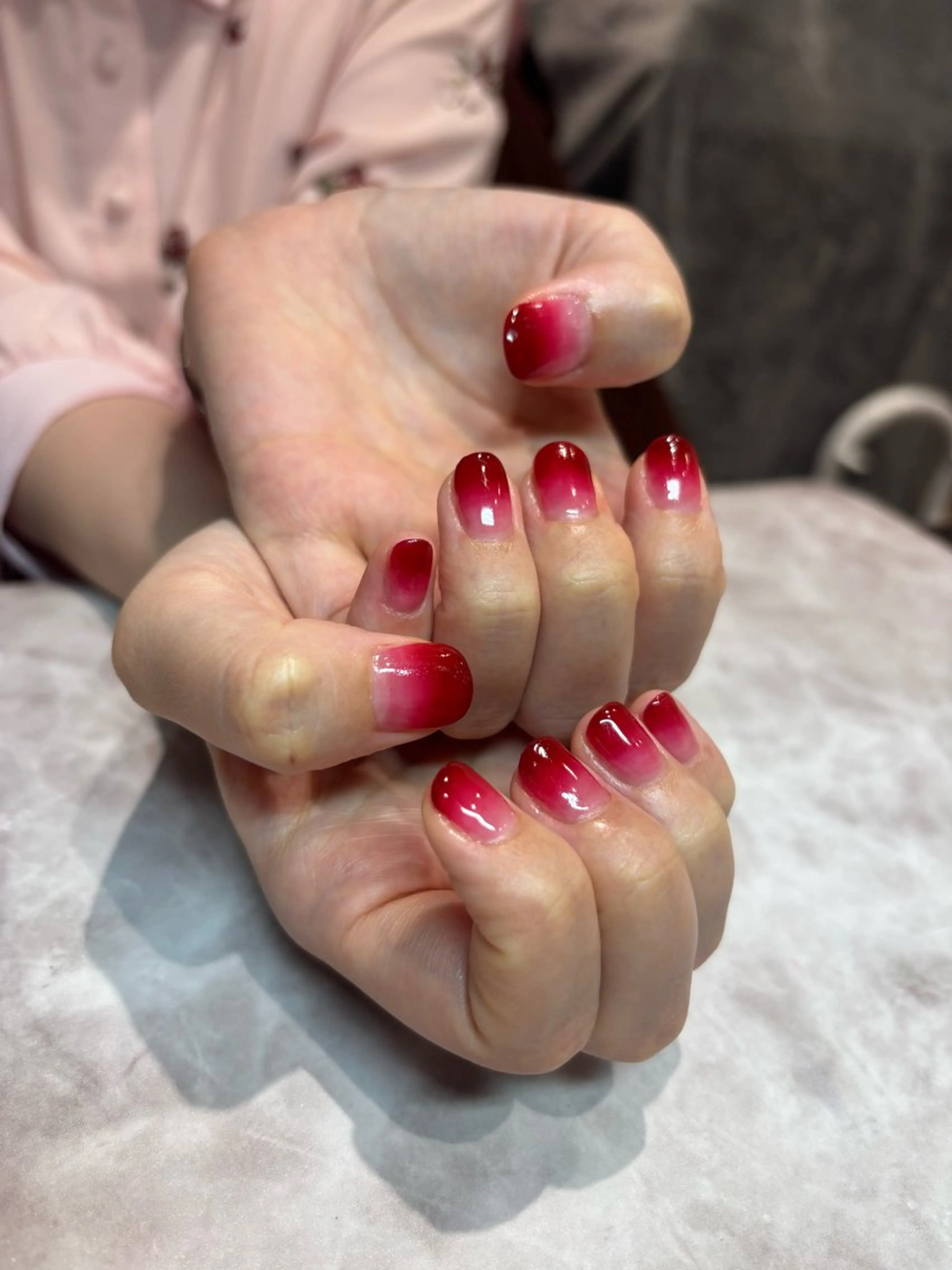 ネイル ボルドー グラデーション 佐藤 咲のネイルデザイン