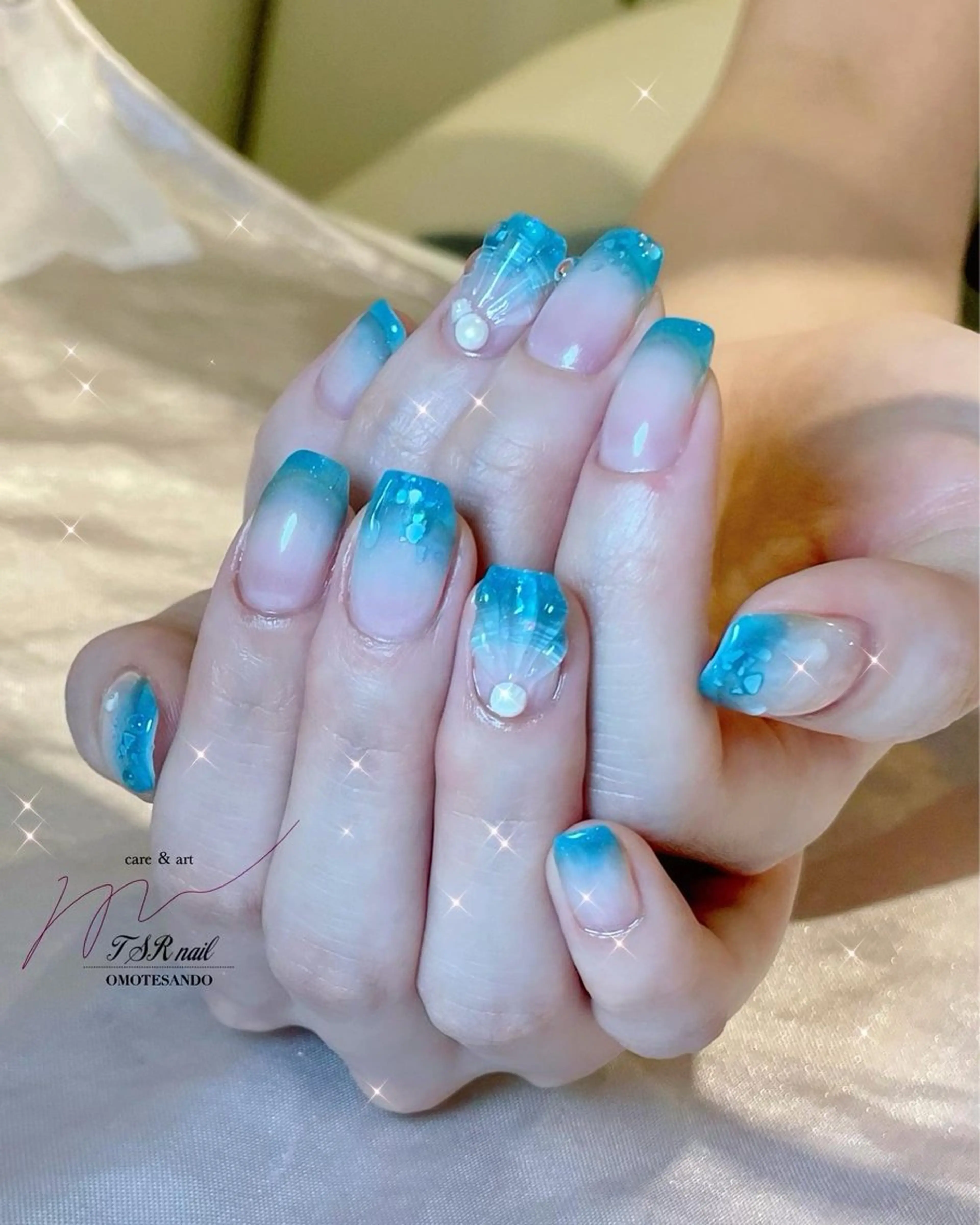 ネイル アートネイル ブルー ジェルネイル ぷっくりネイル シンプルネイル ハンドネイル ハンドケア 爪咲 りり花のネイルデザイン