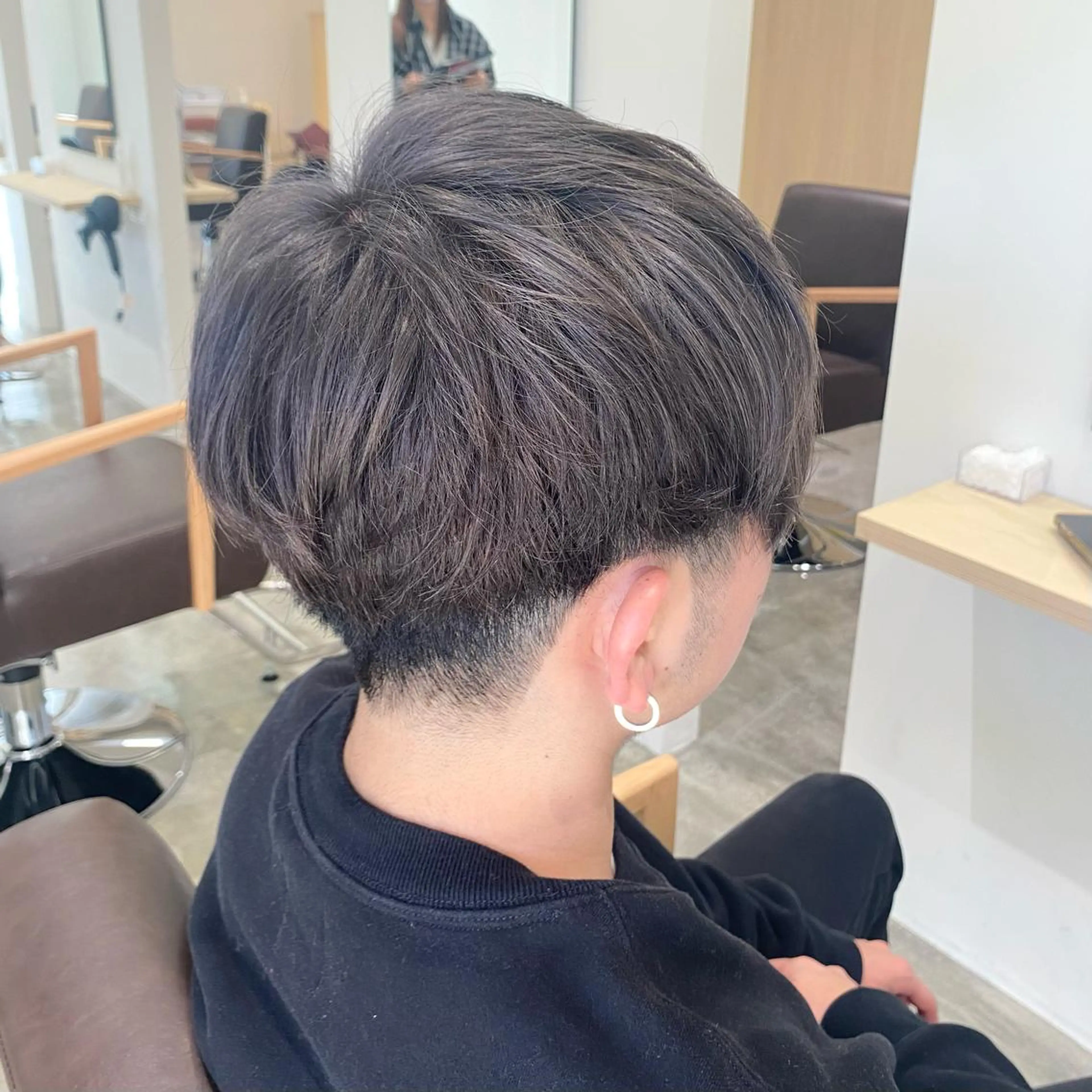 メンズ メンズバレイヤージュ センターパート メンズハイライト メンズインナーカラー メンズパーマ カット ヘアカラー トリートメント ブリーチなしWカラー /酸性ストレート河本のヘアスタイル