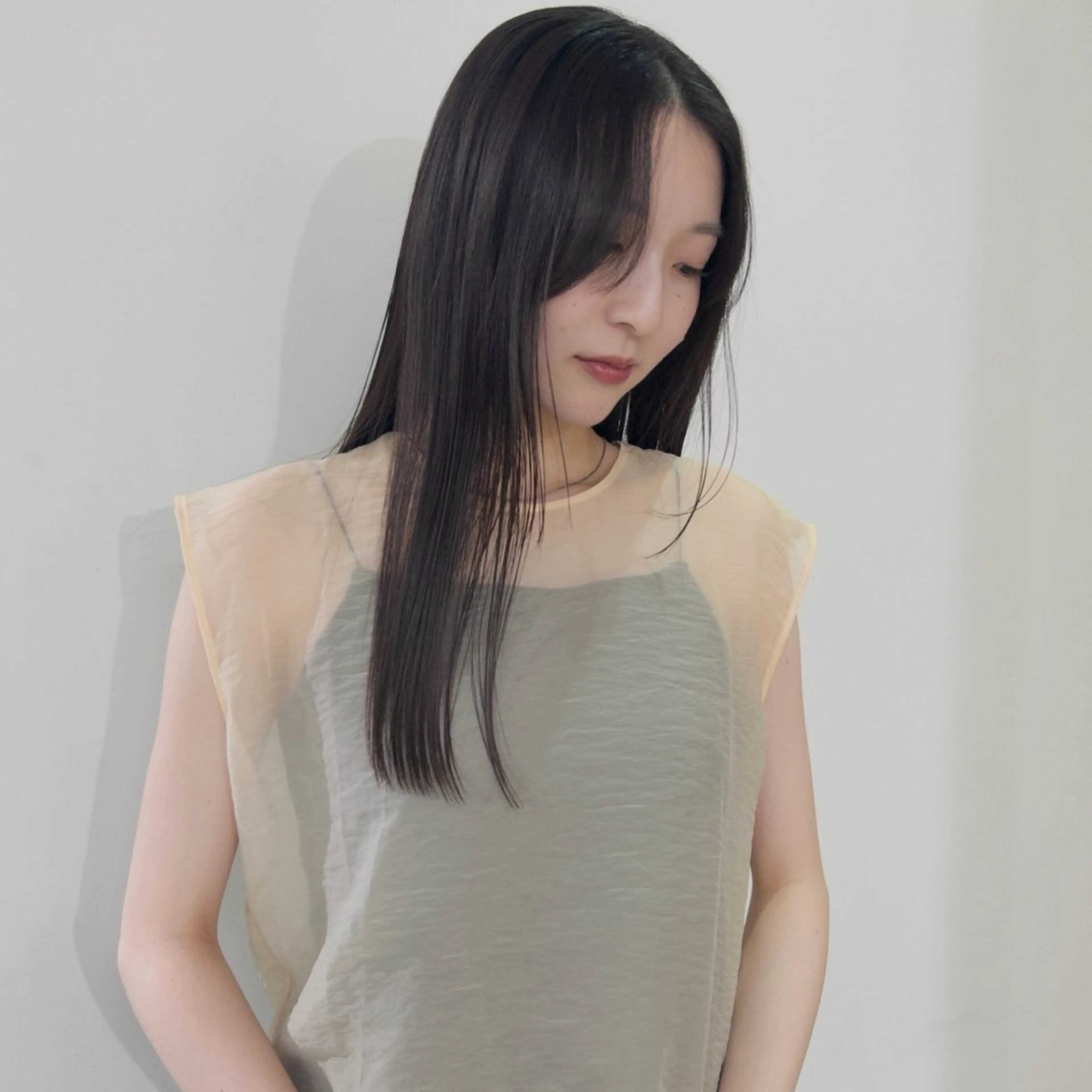 セミロング 顔まわりレイヤー 顔周りカット ハッシュカット レイヤーカット カット トリートメント nonoka オリーブ/レイヤーのヘアスタイル