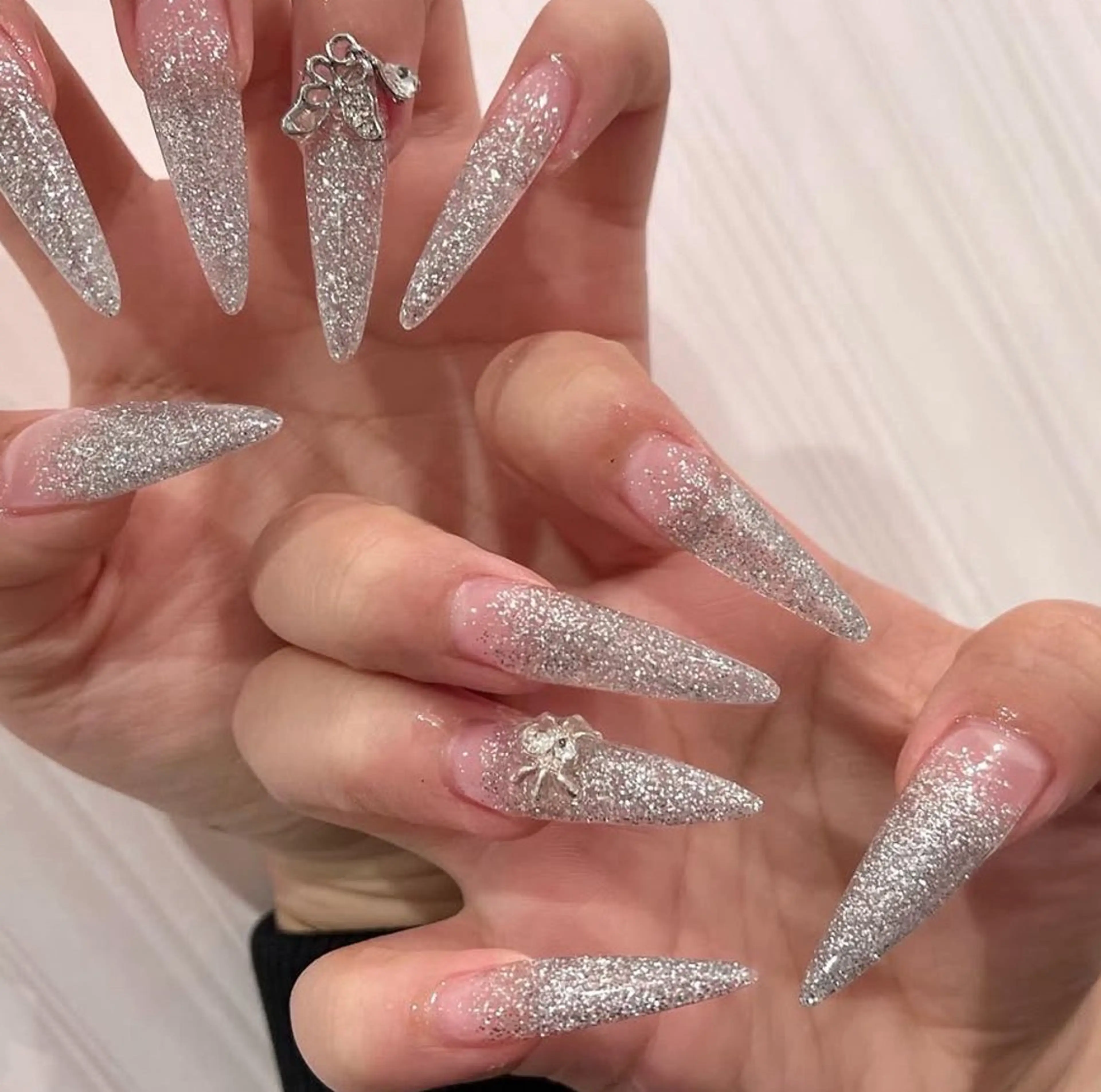 チップスカルプ★ジェルオフ込★ラメグラデーションの写真