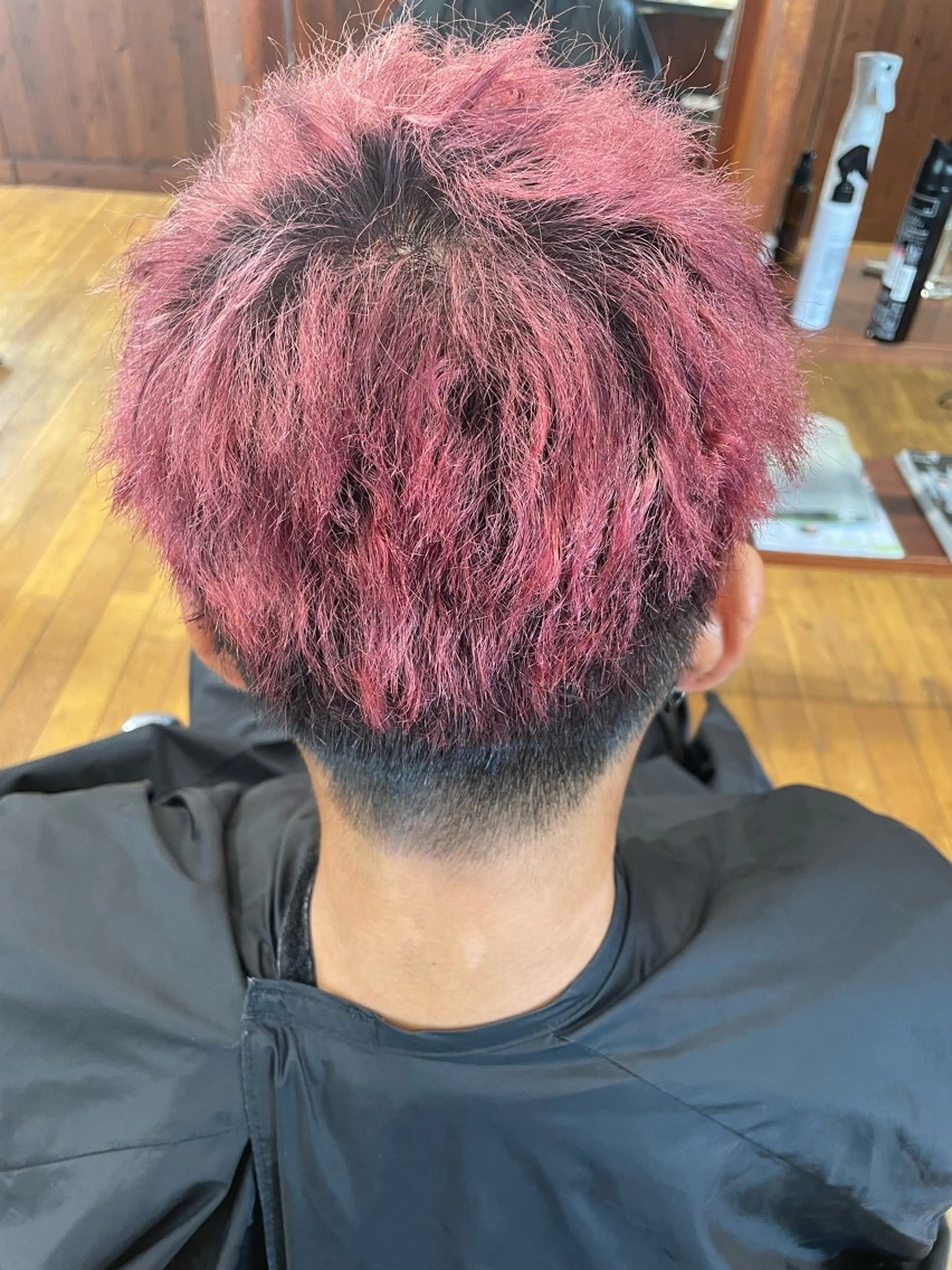 カラー メンズ ピンクカラー 林 瑠唯のヘアスタイル