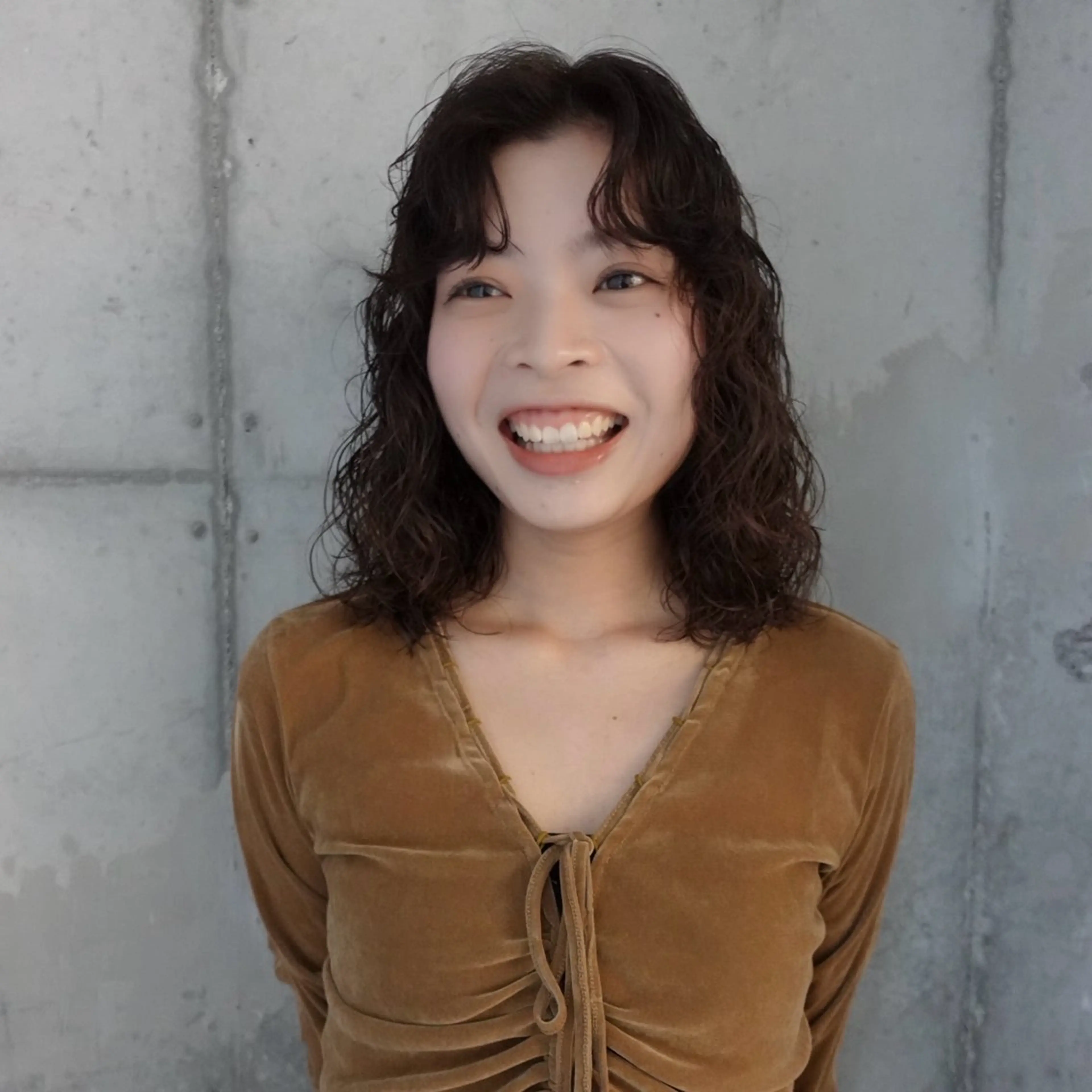 ミディアム カラー パーマ ヘアアレンジ ミディアムパーマ カット ヘアカラー パーマ 🌐サトウ リョウ🌐のヘアスタイル