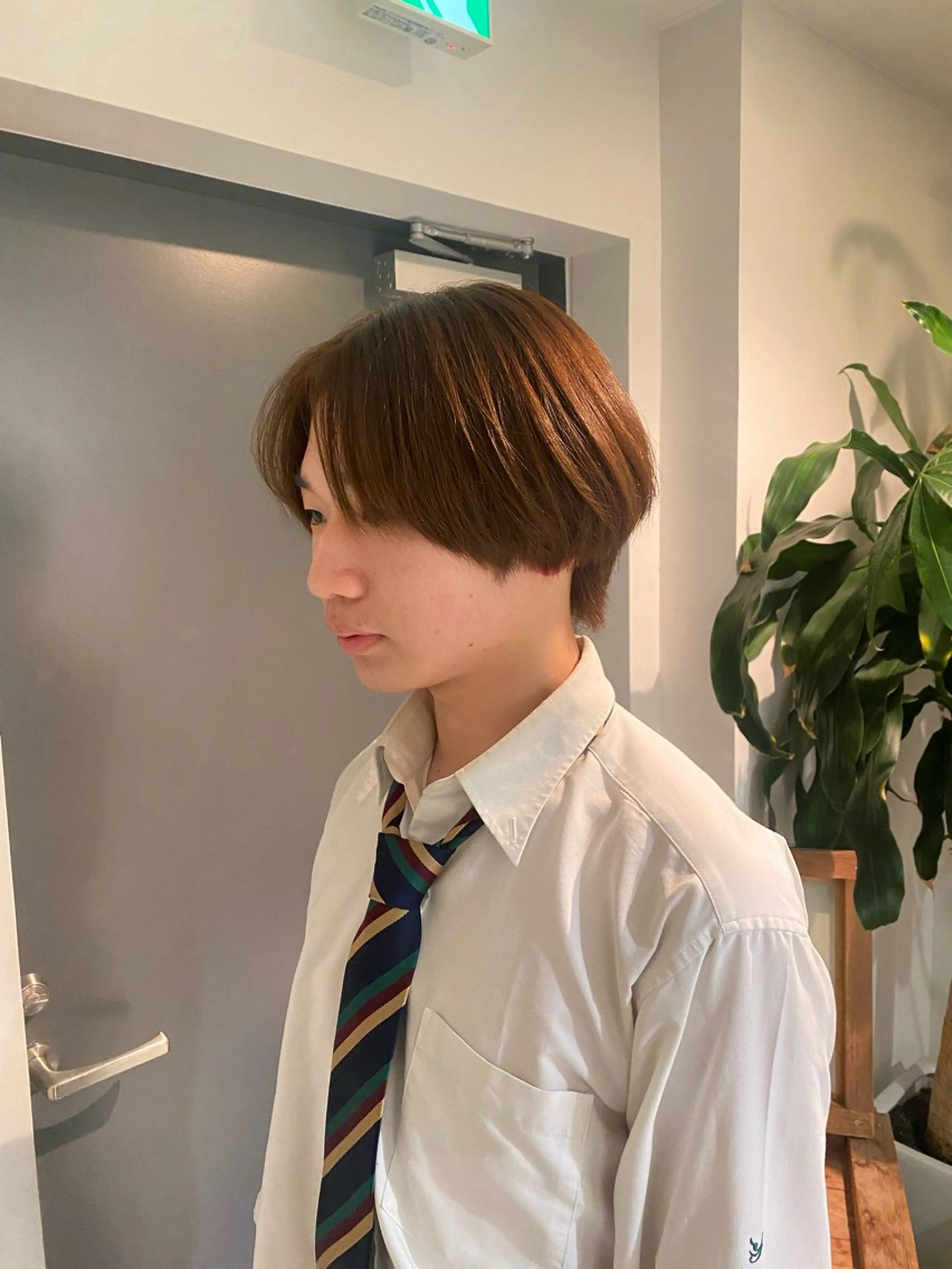 カラー ブラウンカラー 岩崎 優のヘアスタイル