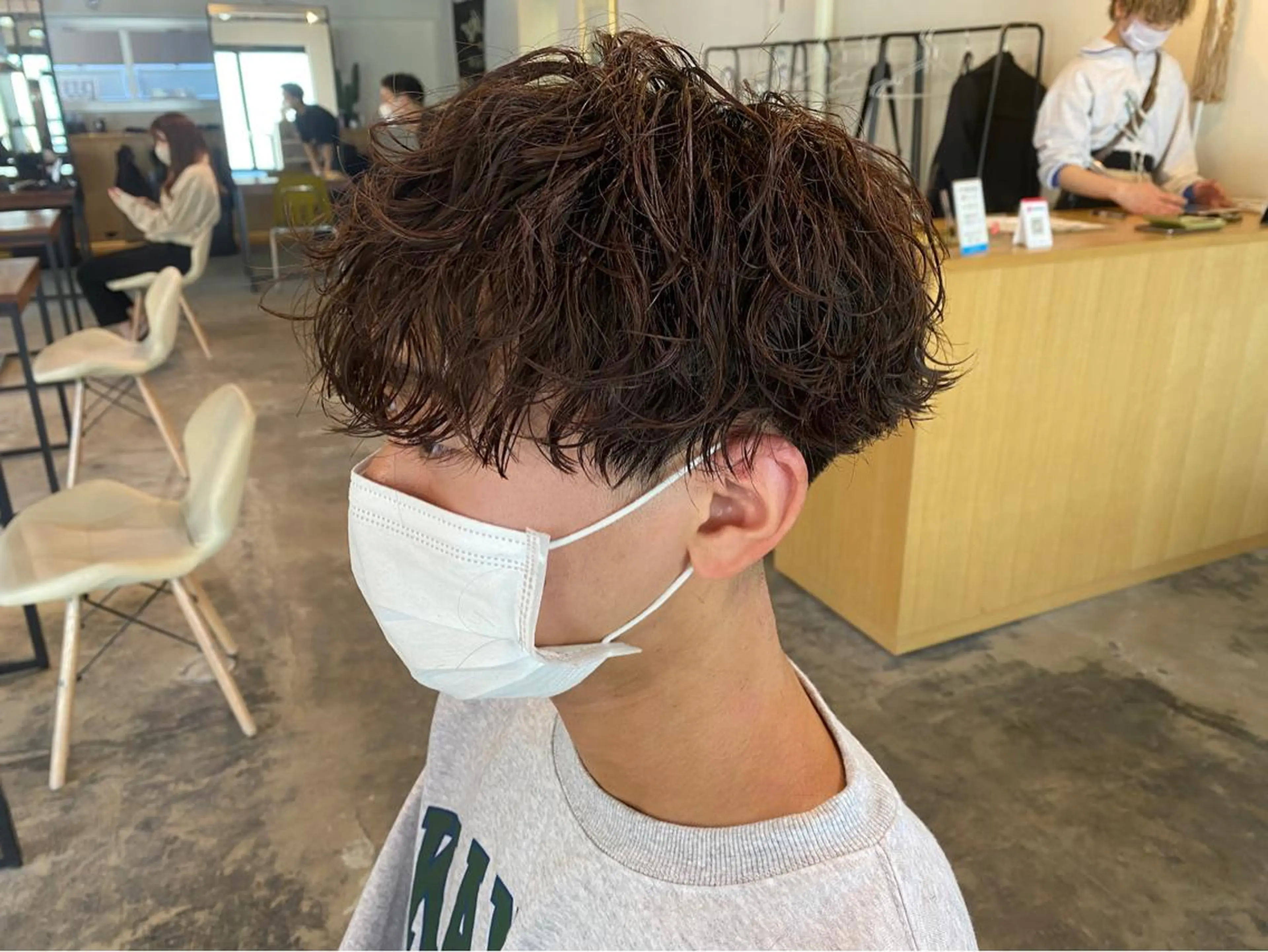 パーマ メンズ メンズバレイヤージュ メンズブリーチ センターパート メンズハイライト メンズインナーカラー ☀️Luana☀️ 公式/大通のヘアスタイル