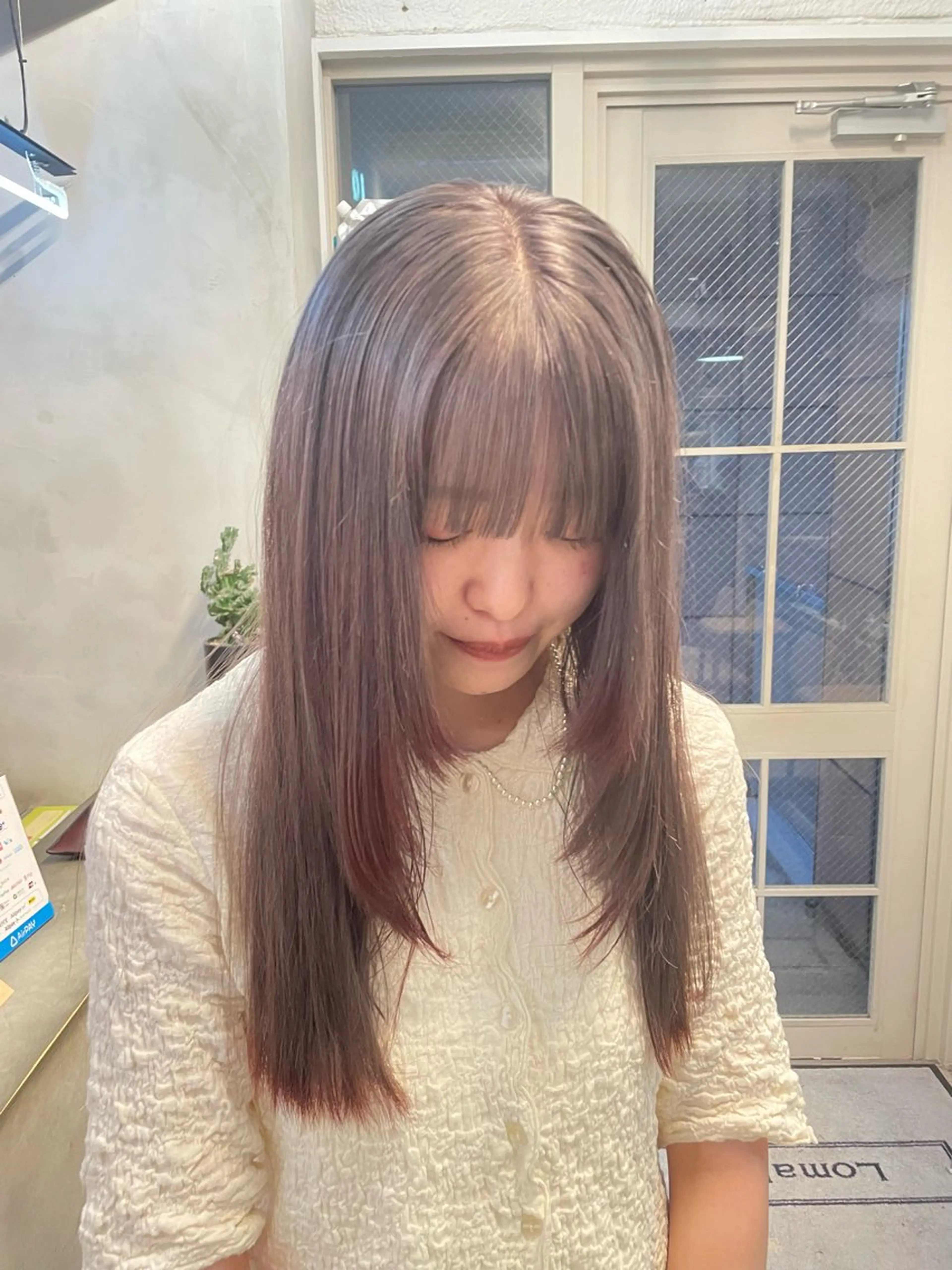 ロング カラー ミルクティー× グレージュMOMOのヘアスタイル