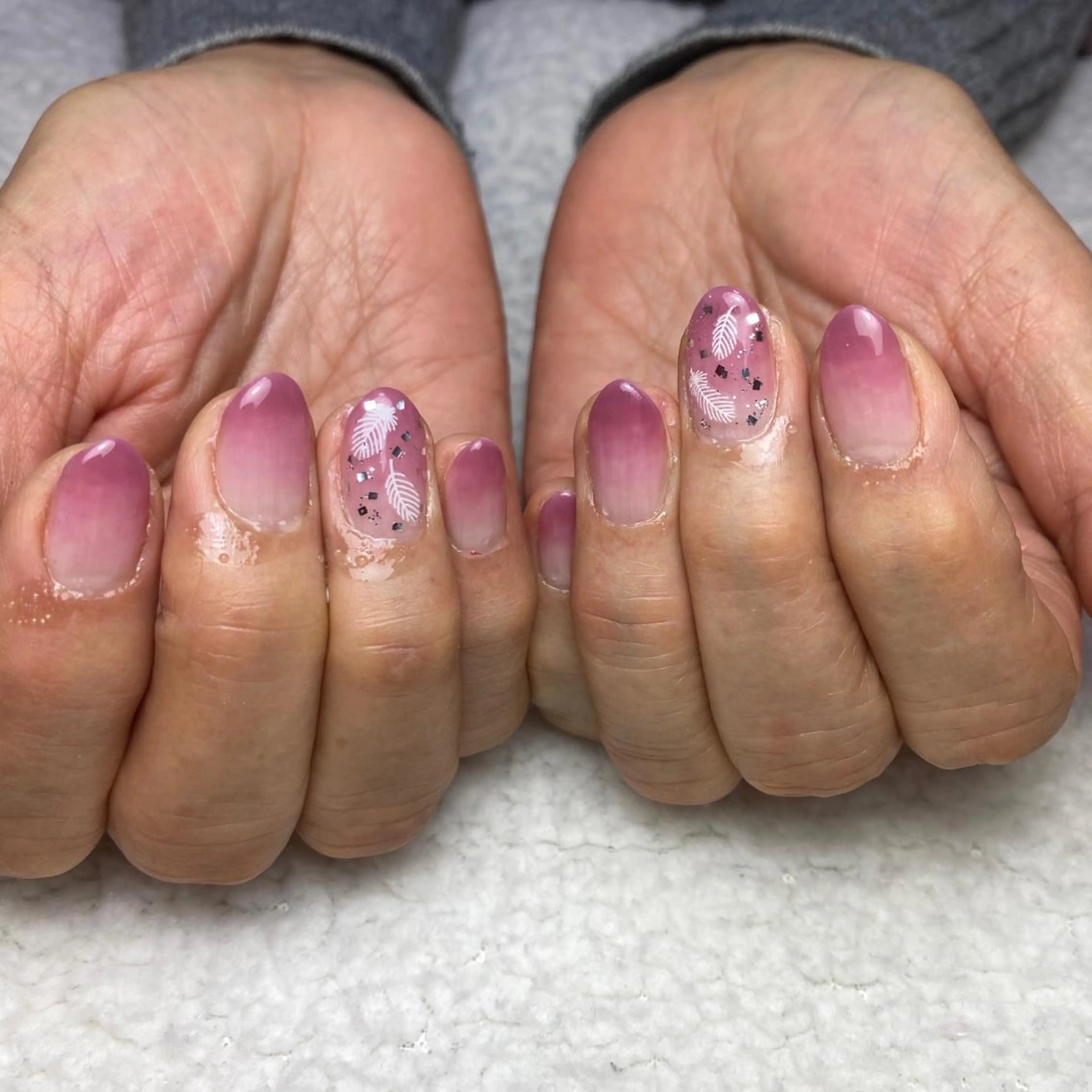 ネイル グラデーション 冬ネイル ハンドネイル COCO+所属・COCO +のエステ・リラクイメージ