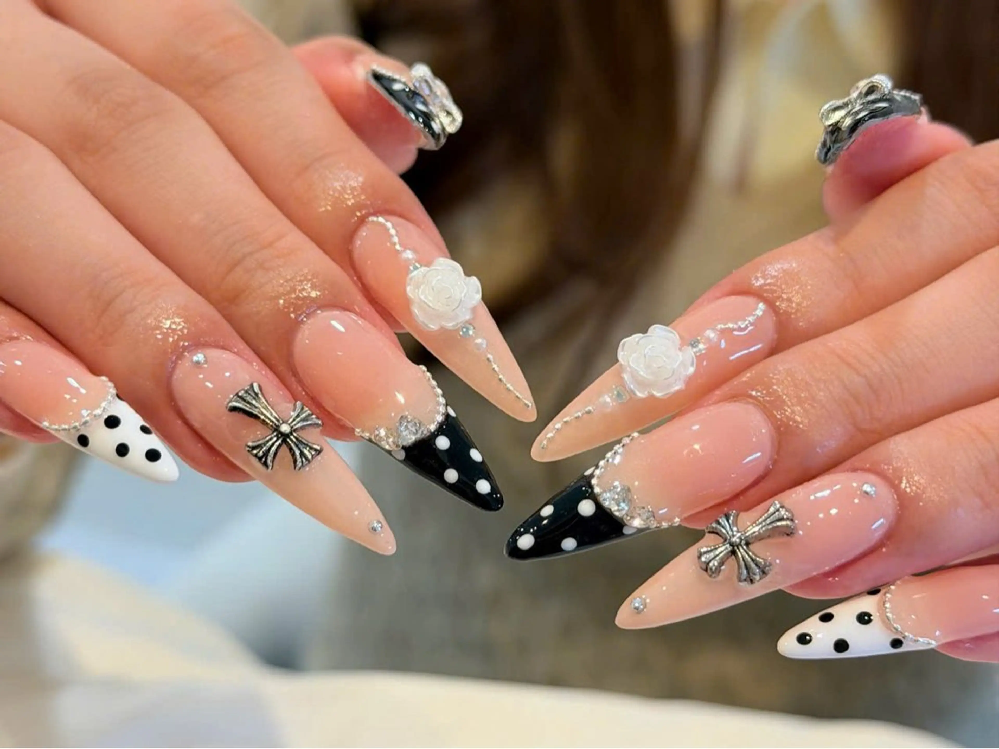 ネイル オーロラネイル 長さ出し フラッシュネイル フットネイル フレンチネイル ハンドネイル Luci Nailのネイルデザイン