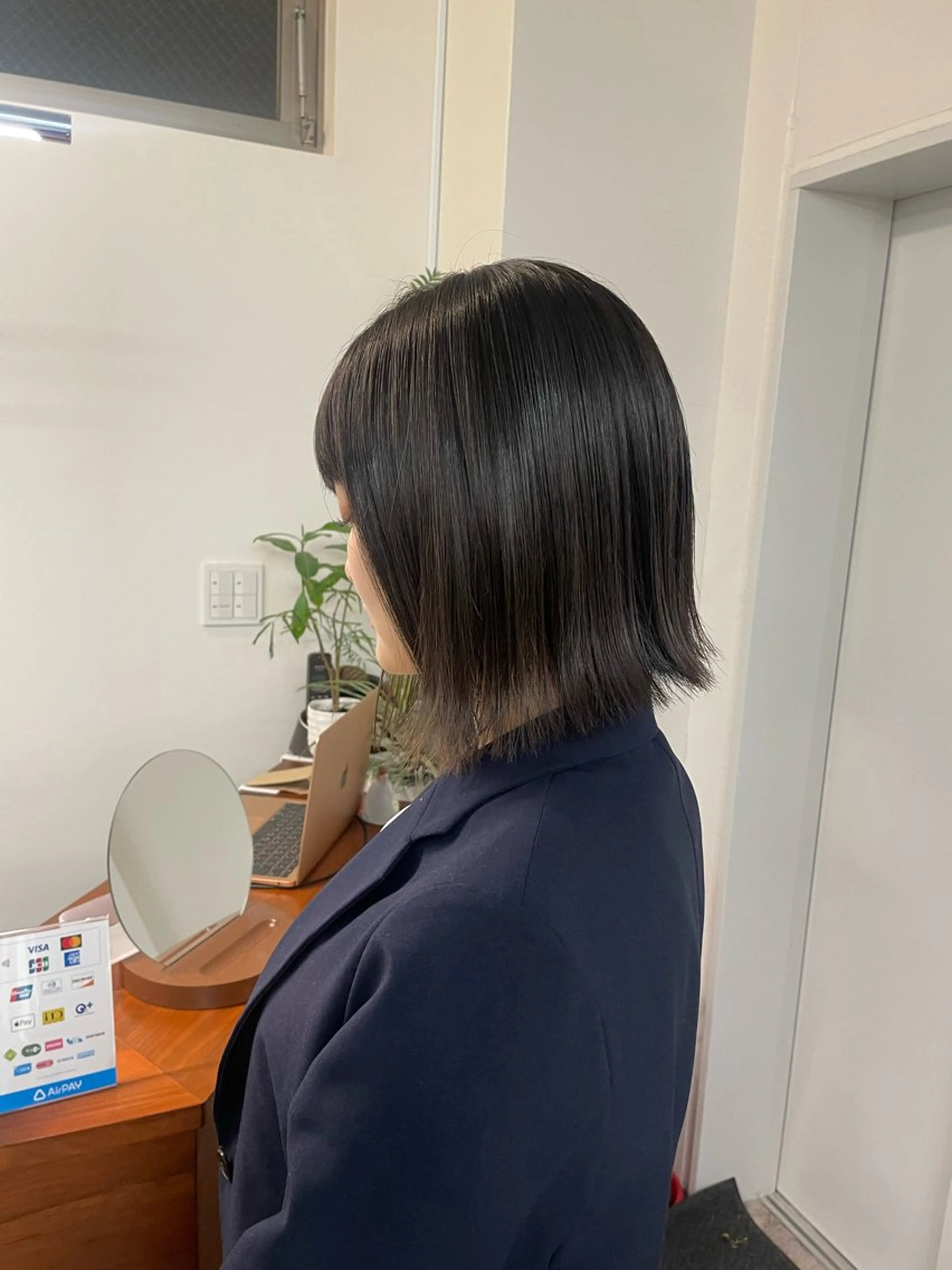 ミディアム 顔まわりレイヤー 透明感カラー🩵🩵のヘアスタイル