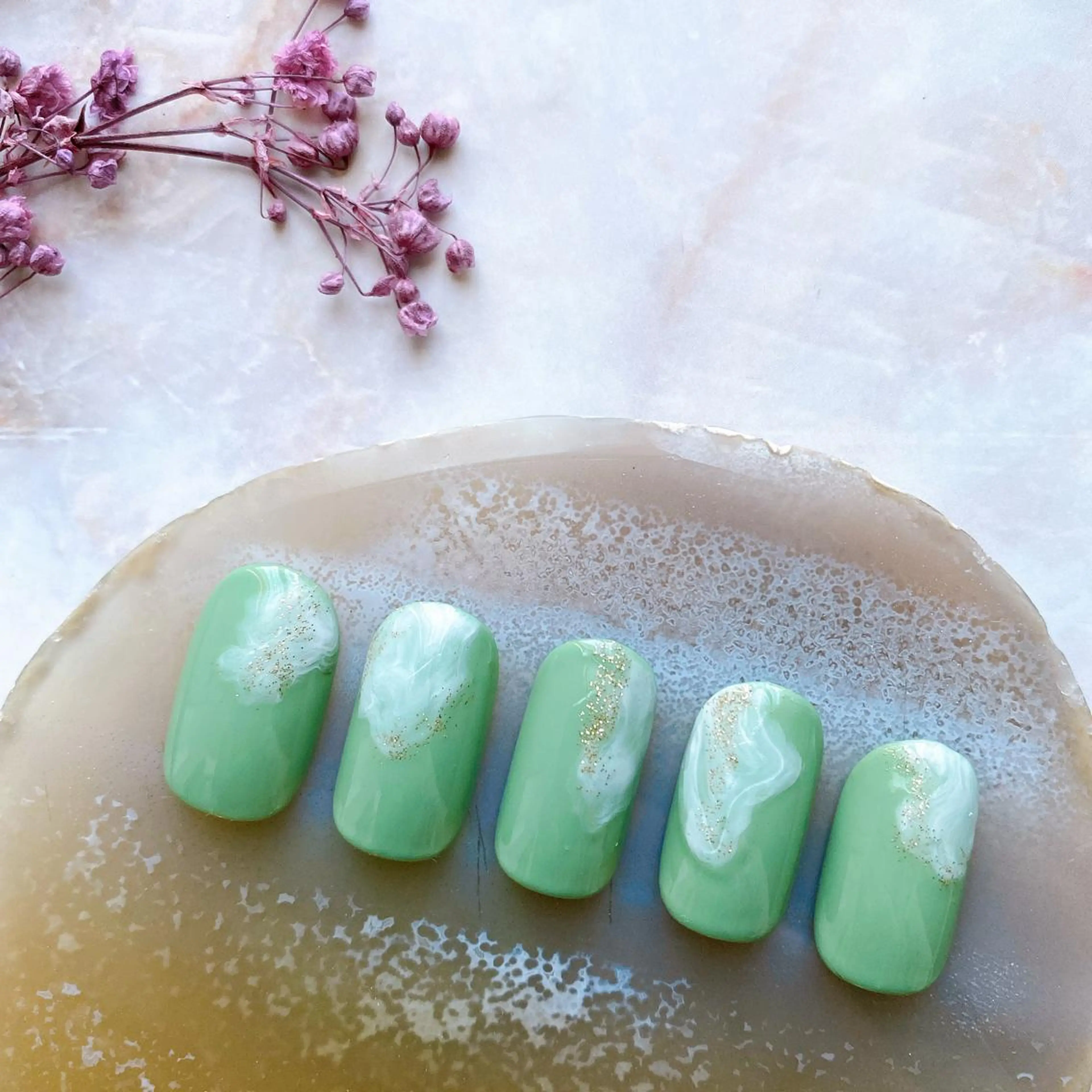 ネイル マツエク・マツパ ニュアンスネイル ピスタチオネイル シンプルネイル 春ネイル nailist SAYAのネイルデザイン