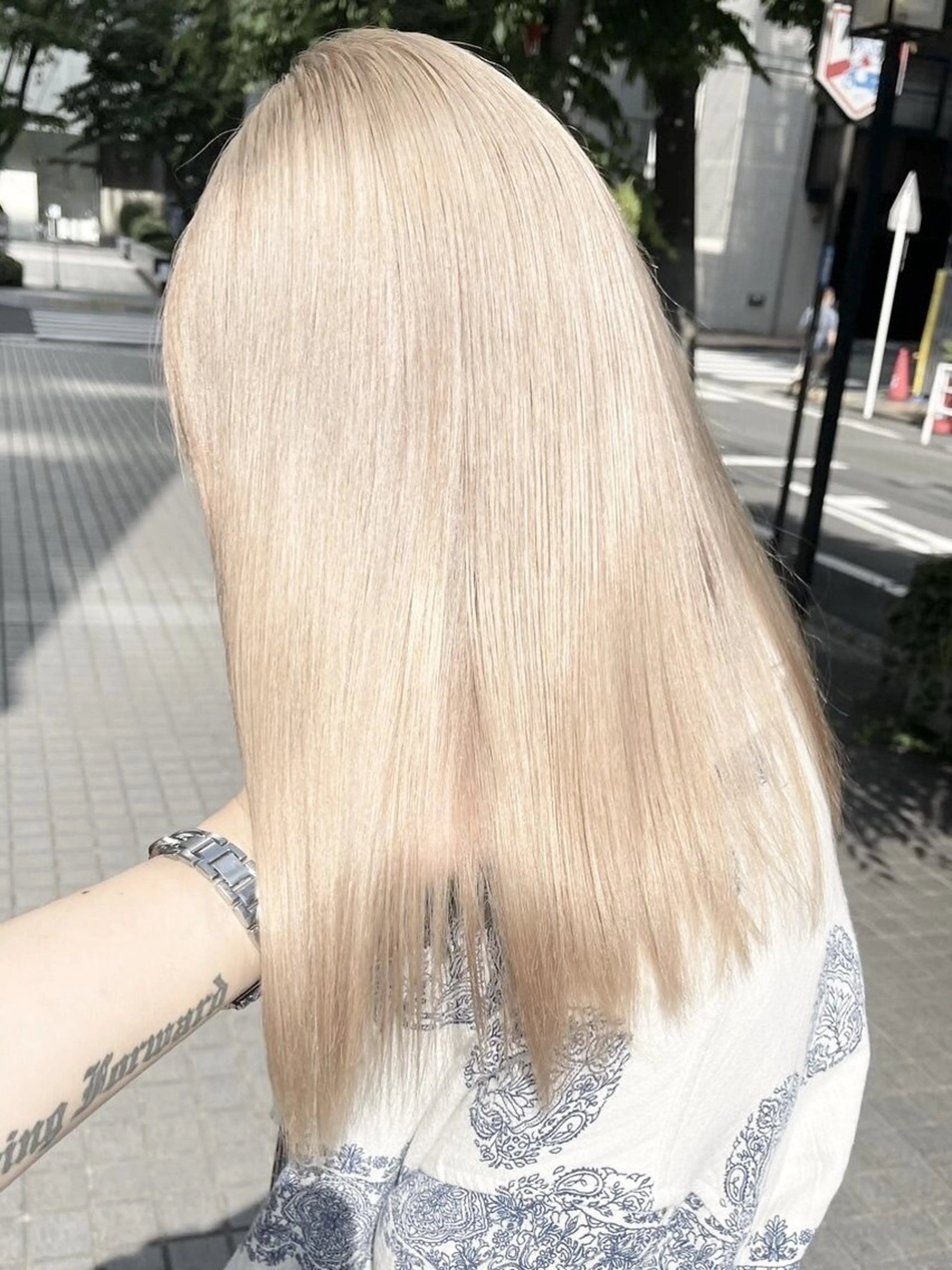 セミロング ハイトーン/艶髪 🥀那波のヘアスタイル