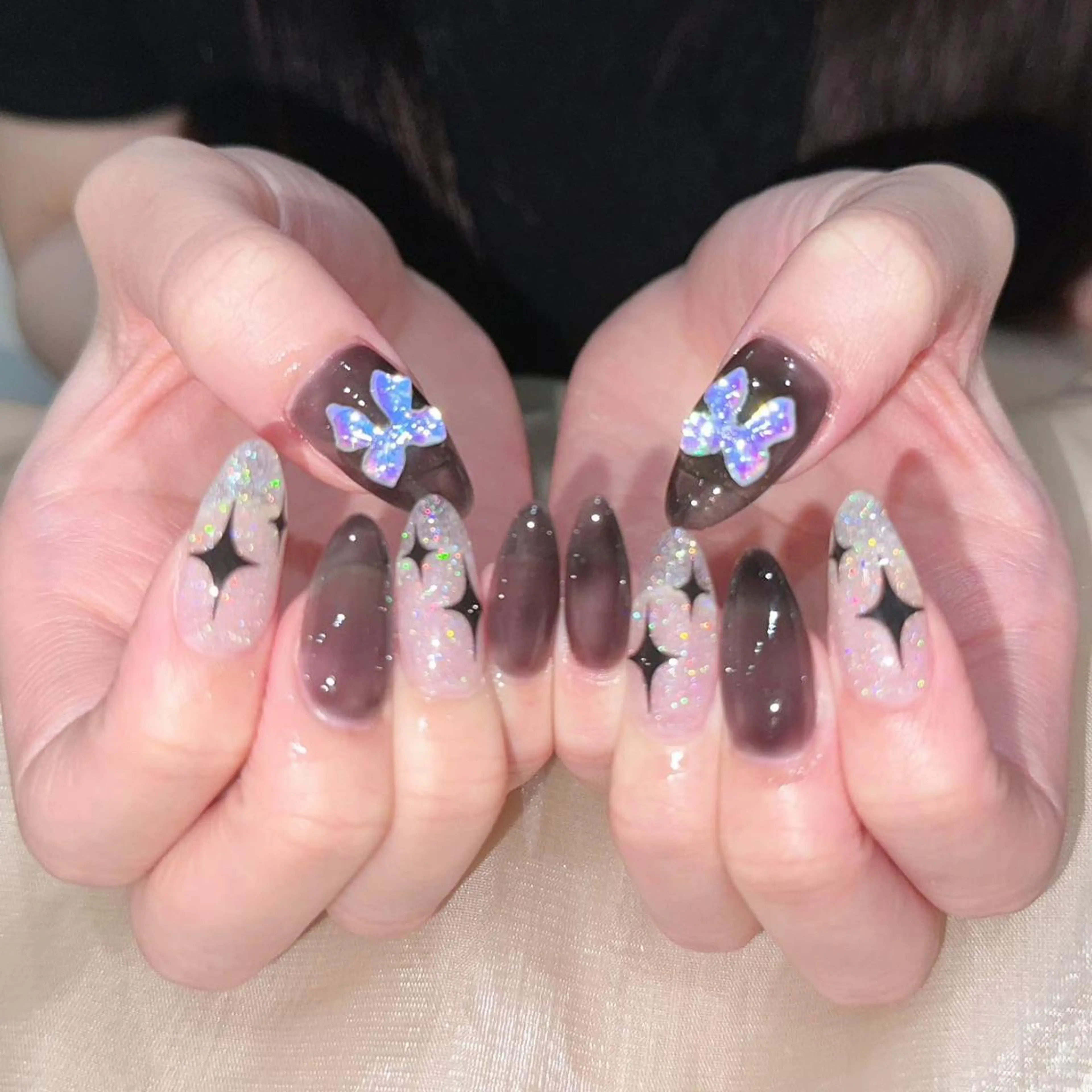 ネイル 長さ出し ネイルチップ Queens テイのネイルデザイン