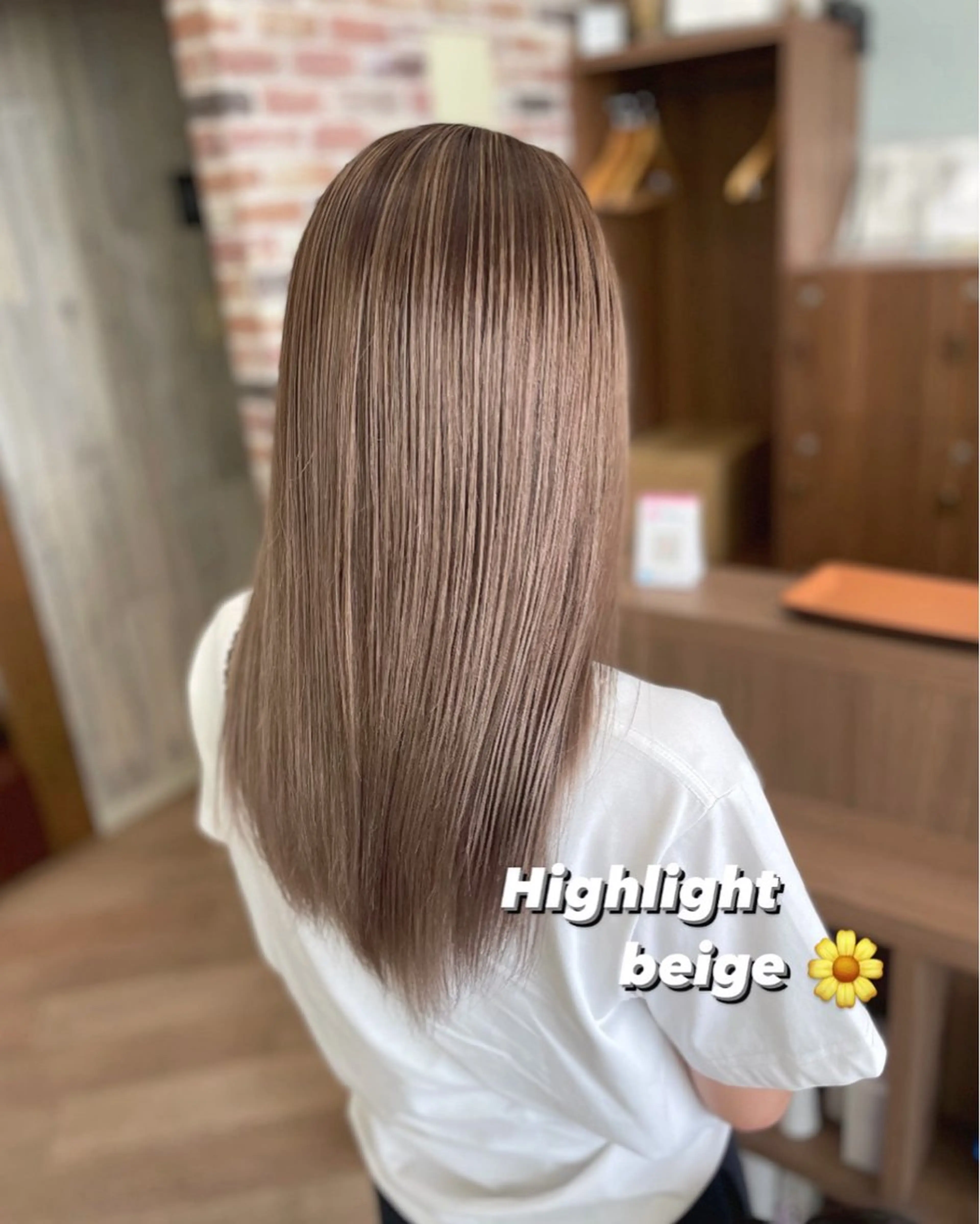 ロング ハイライト シミズ カエデ🍁のヘアスタイル