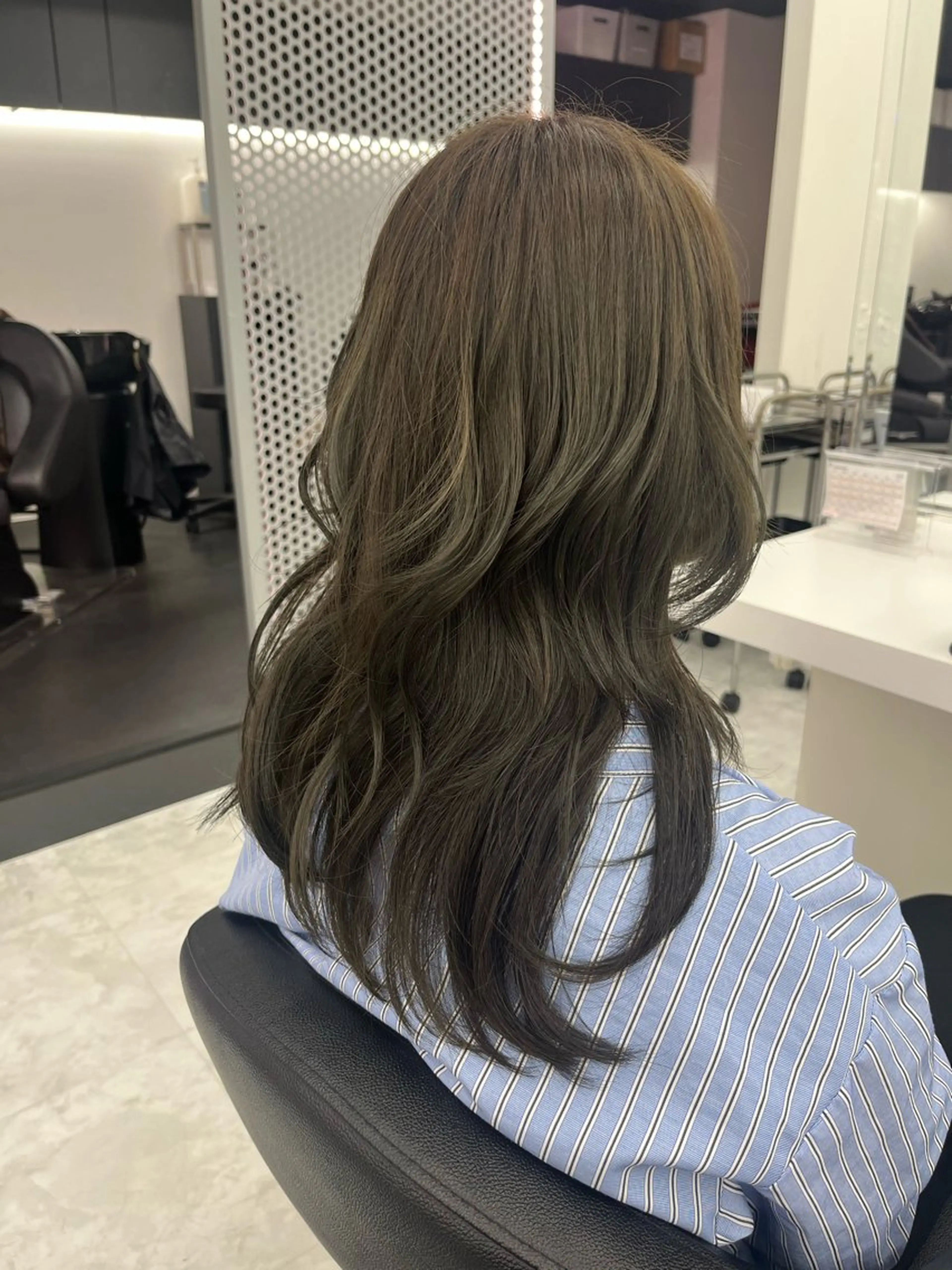 ロング カラー グレージュ オリーブグレージュ オリーブグレー ヘアカラー トリートメント 💖トレンド春夏 カラー💖FUTAのヘアスタイル