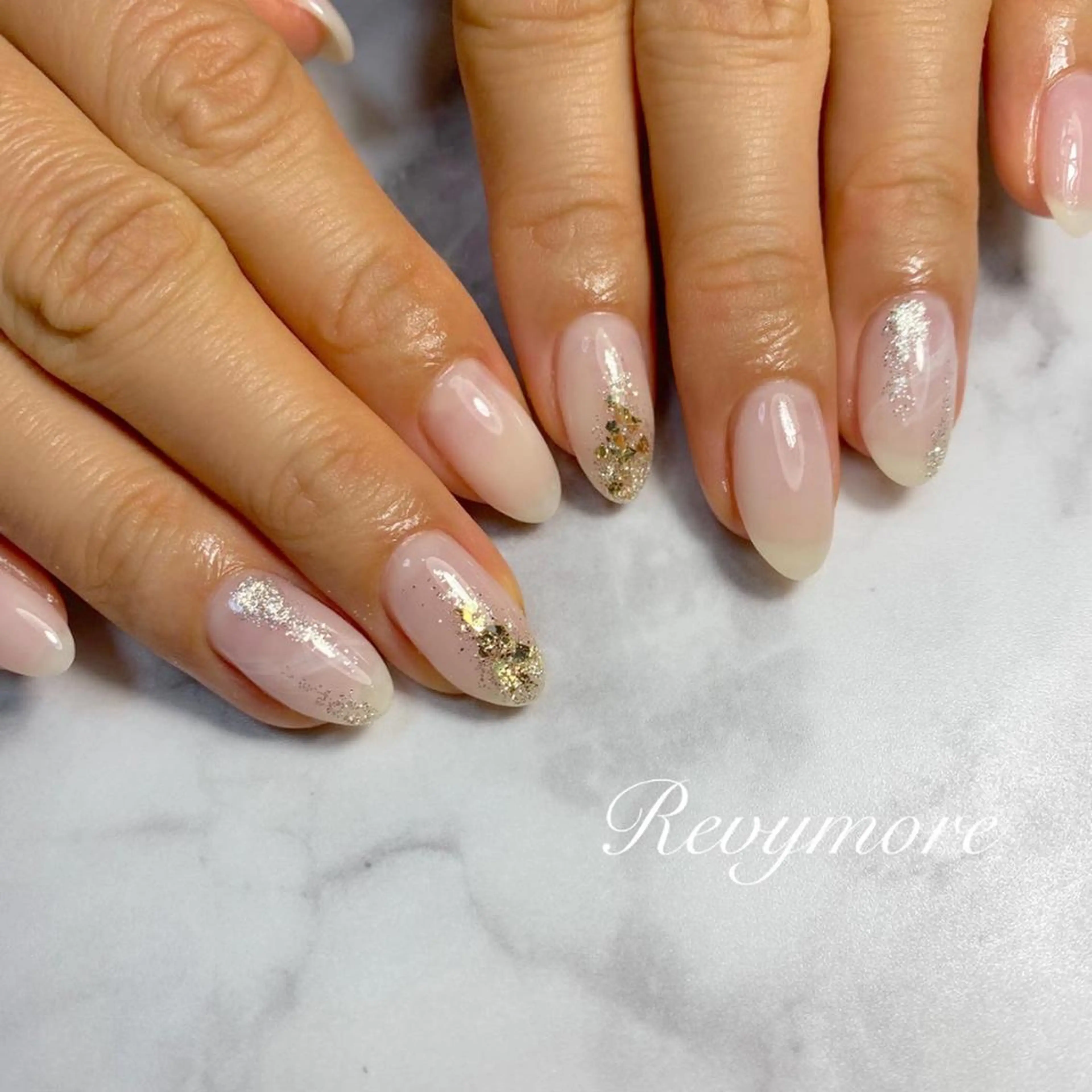 ミディアム ネイル 韓国風ヘア ジェルネイル キラキラネイル 韓国ネイル 持ち込み nail salon Revymore所属・nail salon Revymoreのネイルデザイン