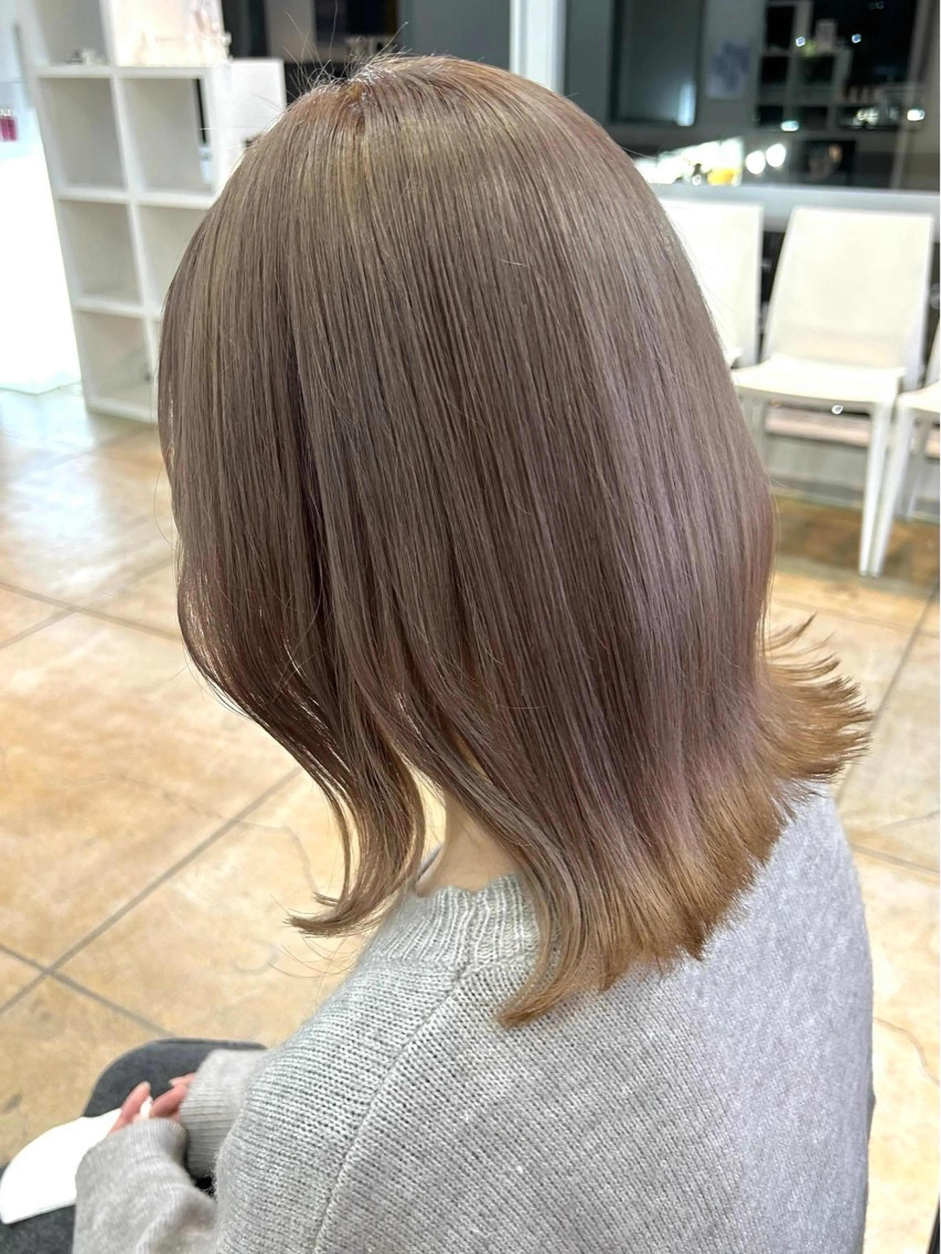 ミディアム 小澤 志穂のヘアスタイル