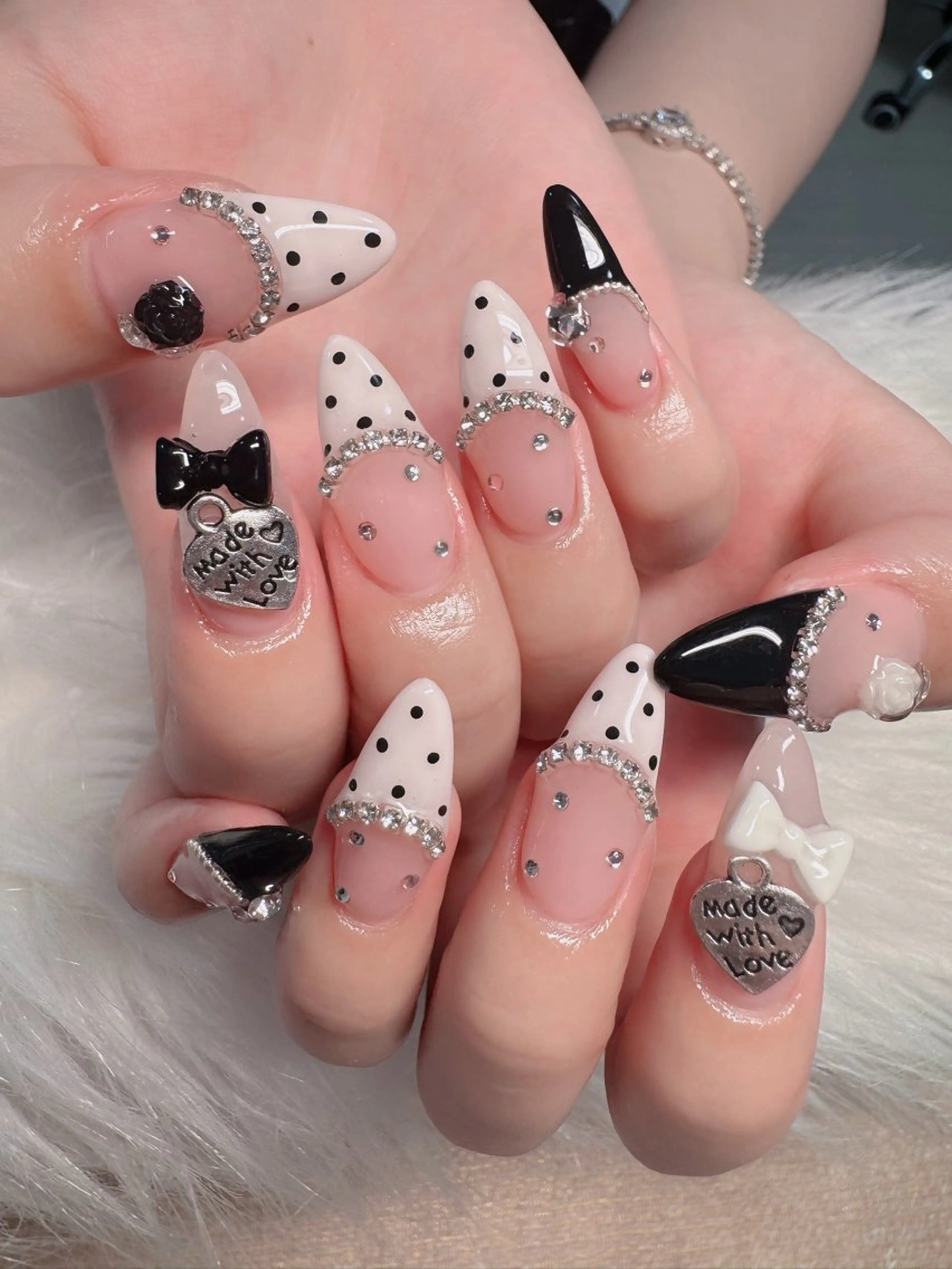 ネイル フレンチネイル ジェルネイル ガラスフレンチ ハロウィン ハート ハンドネイル H.baby Nail Salonのネイルデザイン