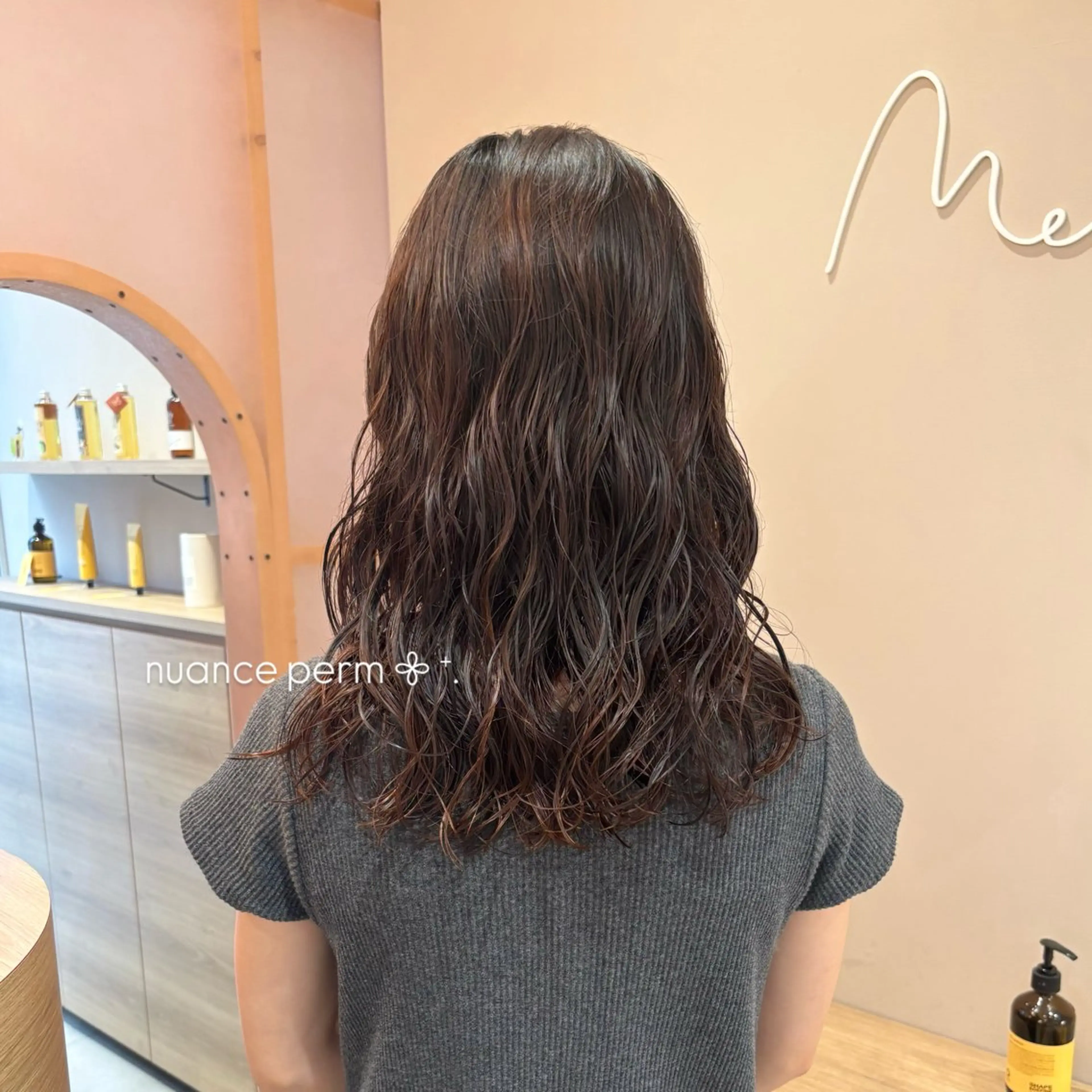 ミディアム パーマ 谷川 優奈のヘアスタイル